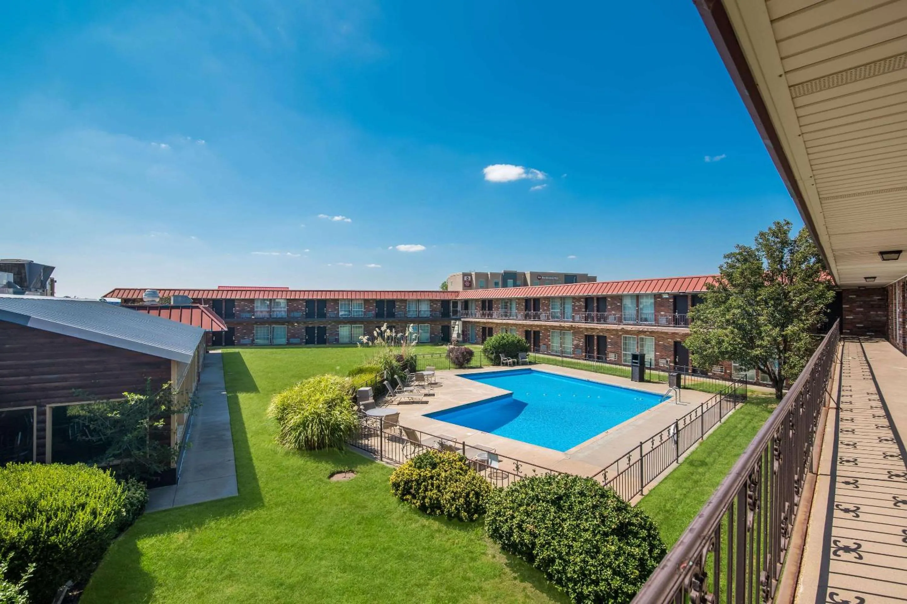 Swimming pool in Rodeway Inn McPherson East