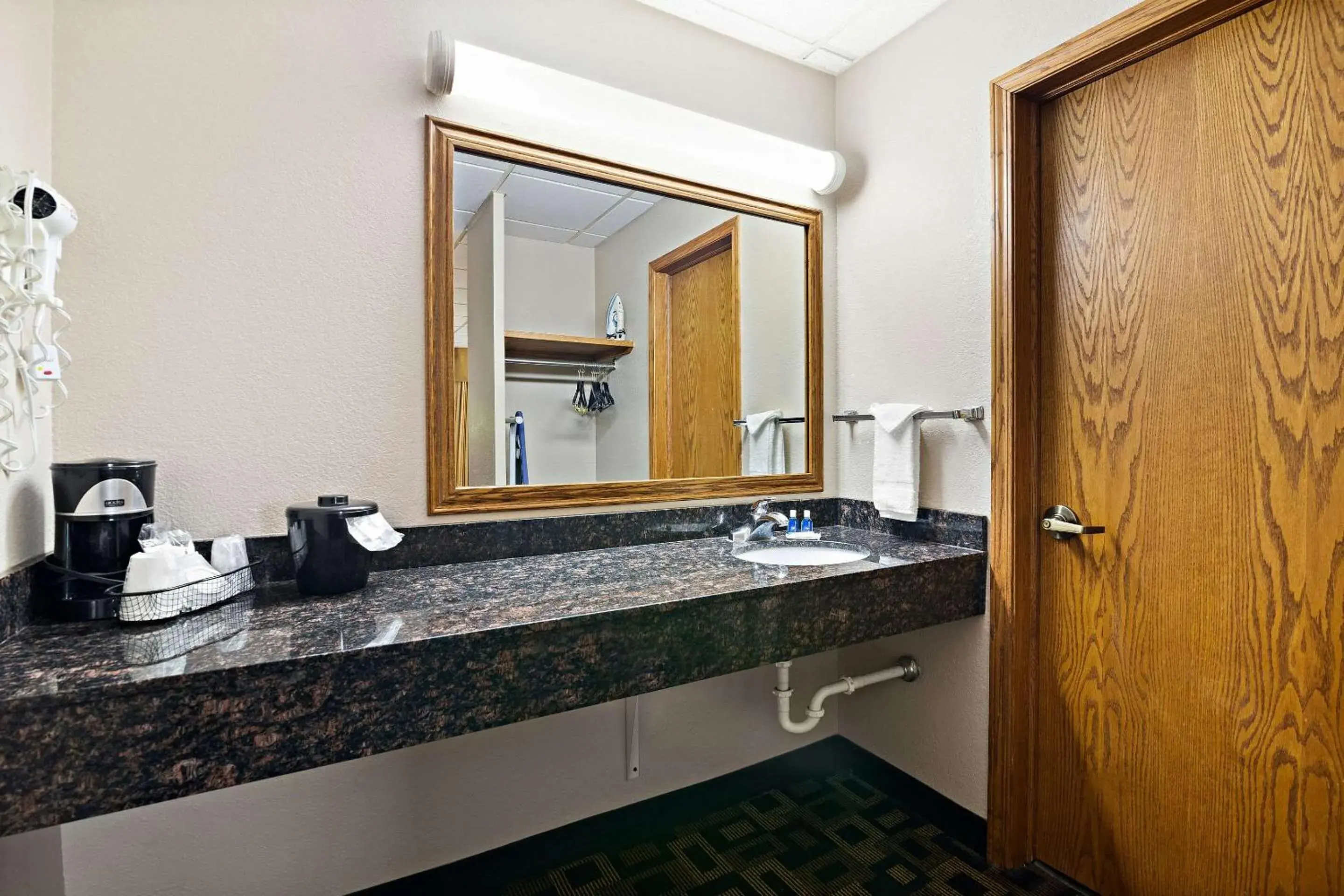 Bedroom in Rodeway Inn Bedroom in Rodeway Inn