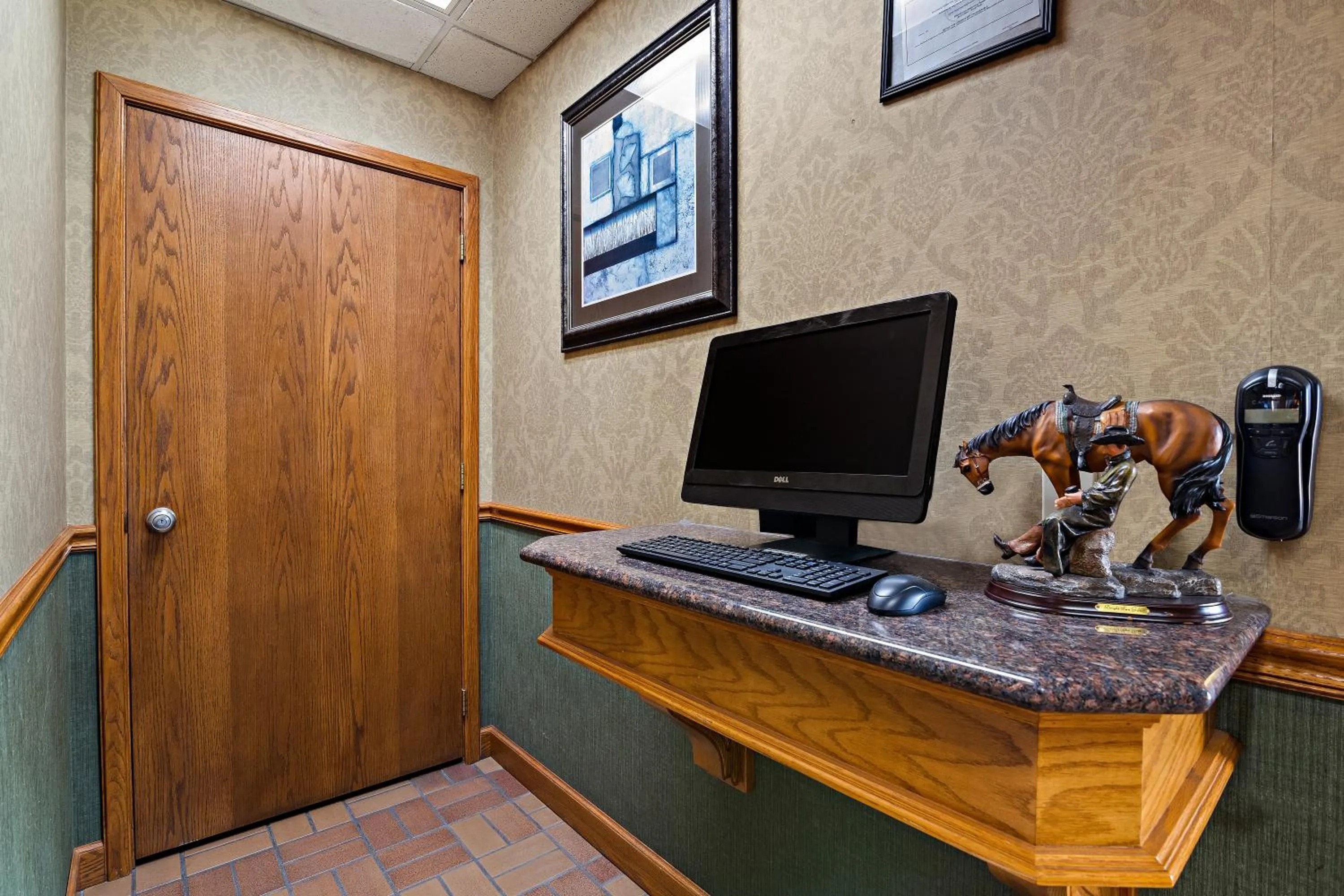 Business facilities in Rodeway Inn McPherson East