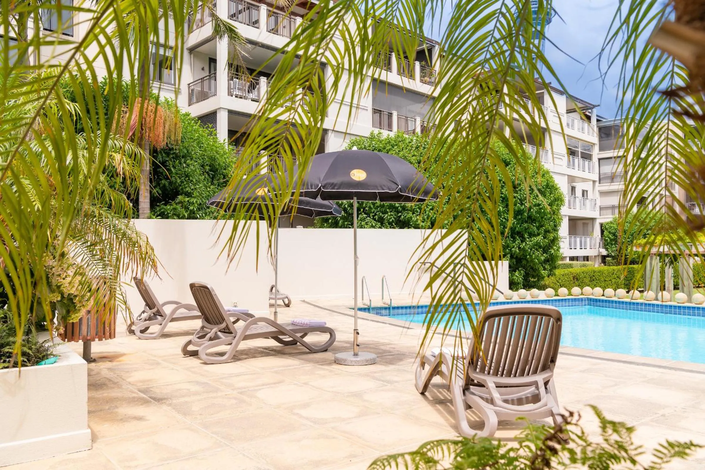 Swimming pool in Ohtel Auckland