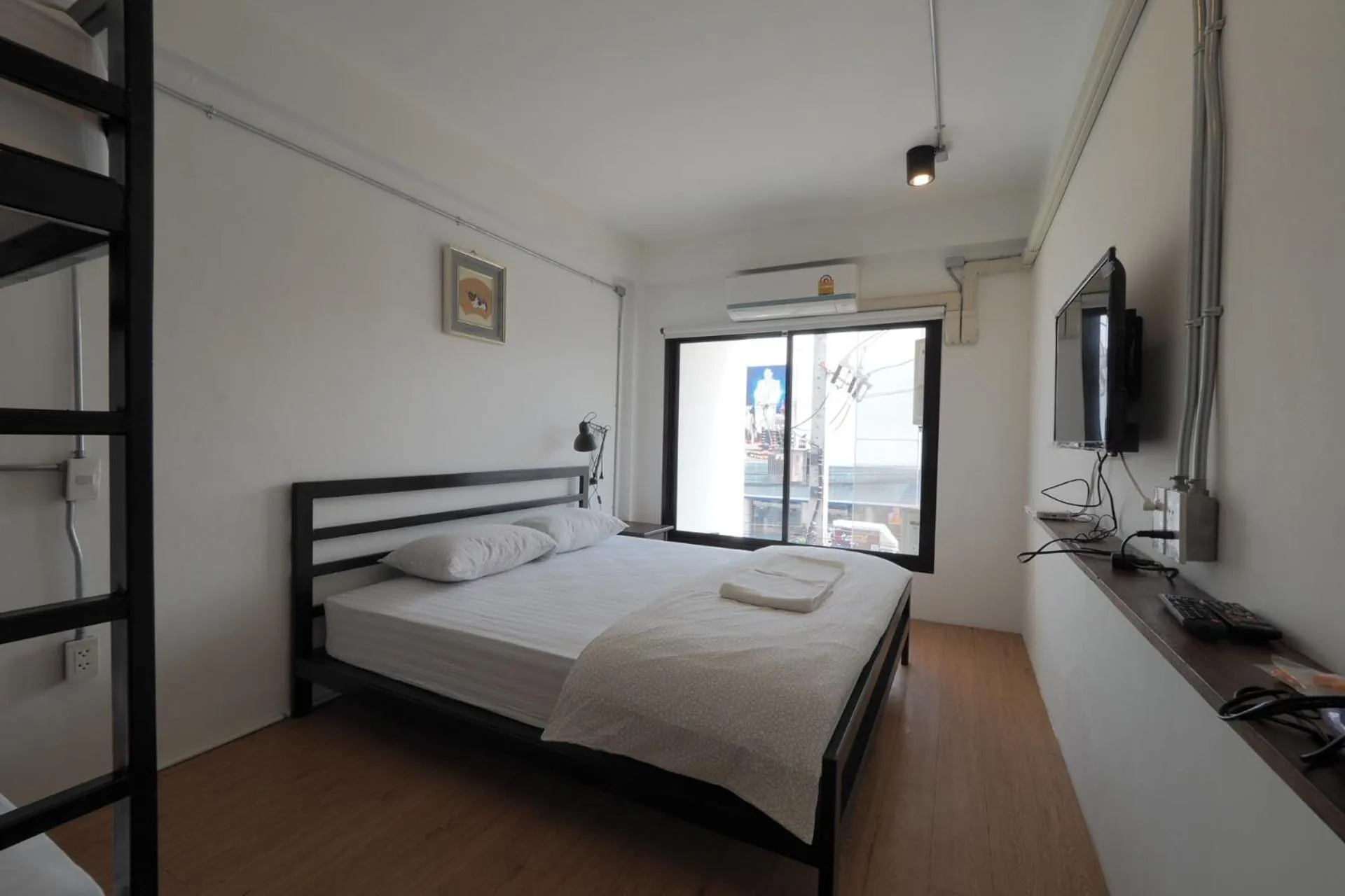 Standard Twin Room with Shared Bathroom in Labkoff cafe and Hostel