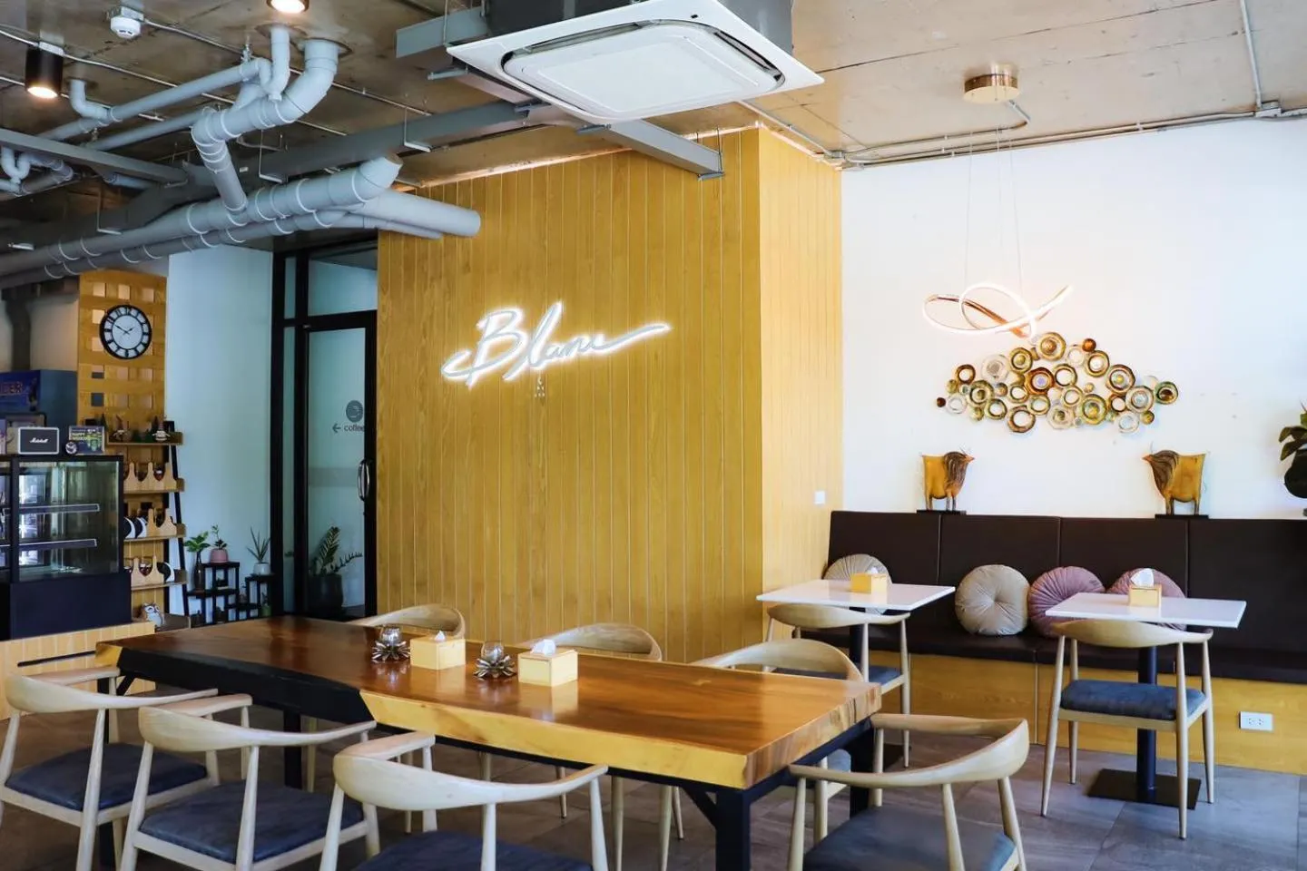 Restaurant/places to eat in Ananzitra Hotel