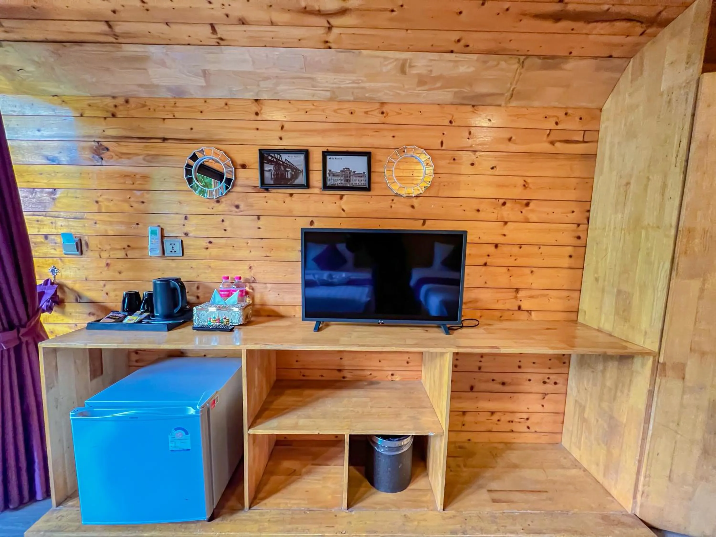 Communal lounge/ TV room in Moly Resort