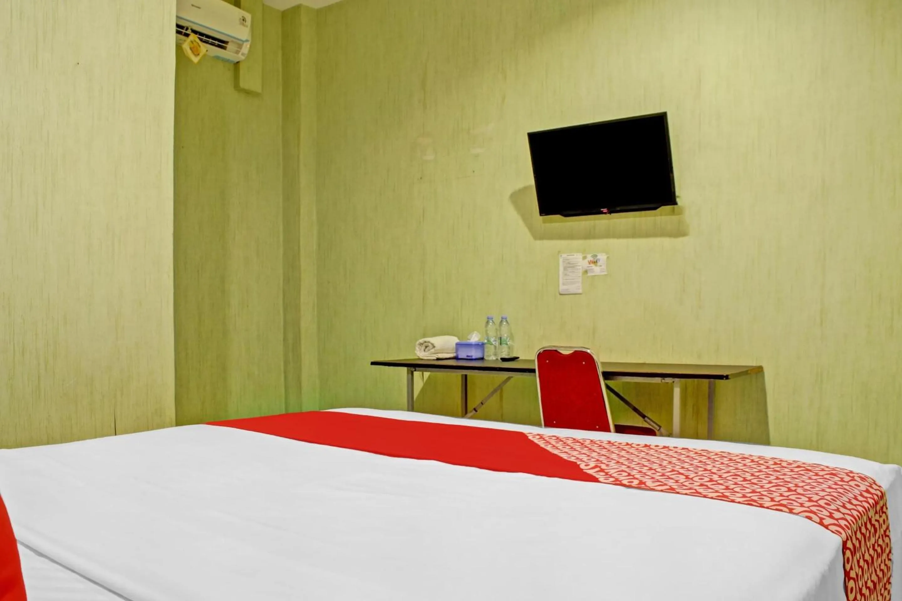 Bedroom, Bed in Hotel O Permata Inn