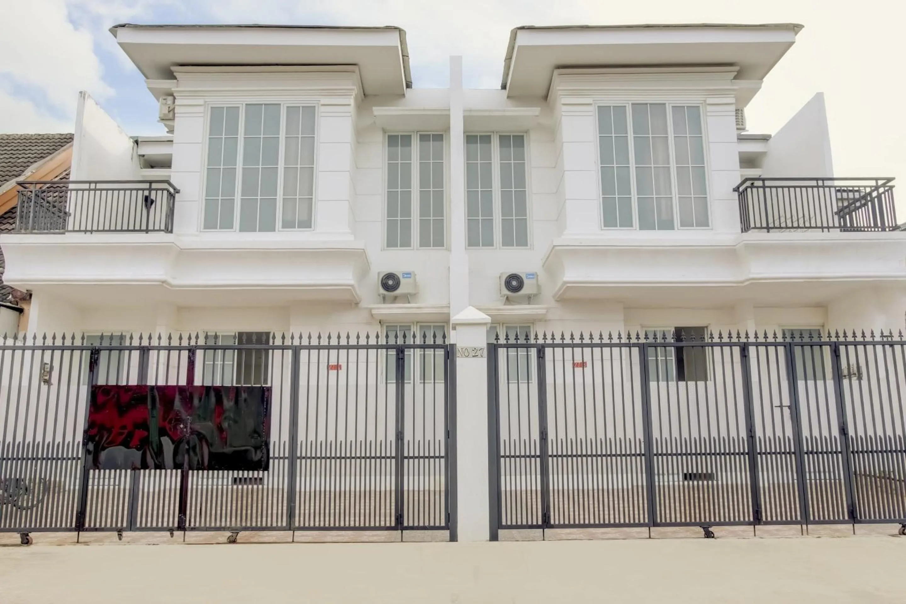 Facade/entrance in Hotel O Panakkukang Near Mall Panakkukang Formerly Golden White House