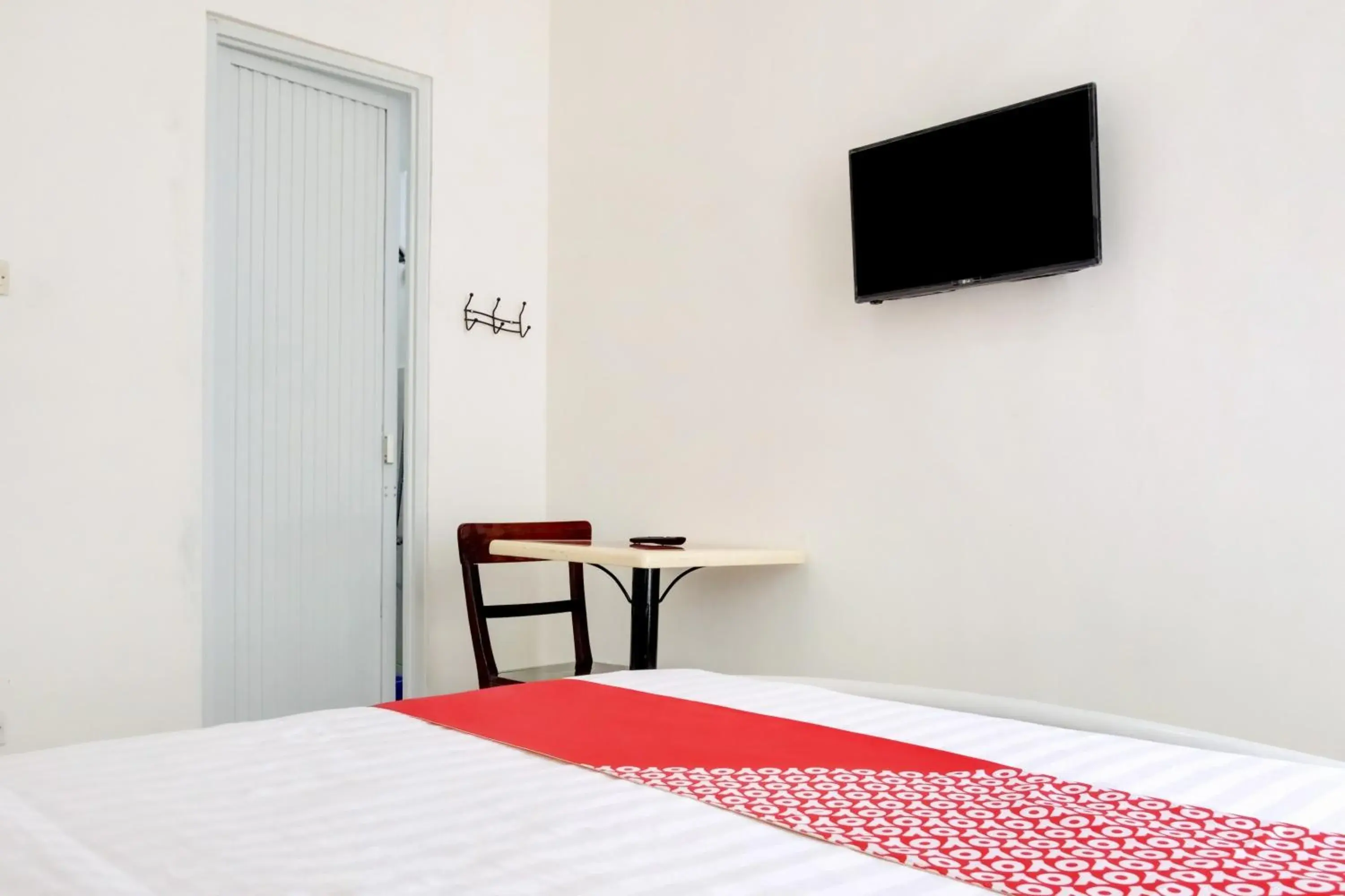 Bedroom, Bed in Hotel O Panakkukang Near Mall Panakkukang Formerly Golden White House Bedroom, Bed in Hotel O Panakkukang Near Mall Panakkukang Formerly Golden White House