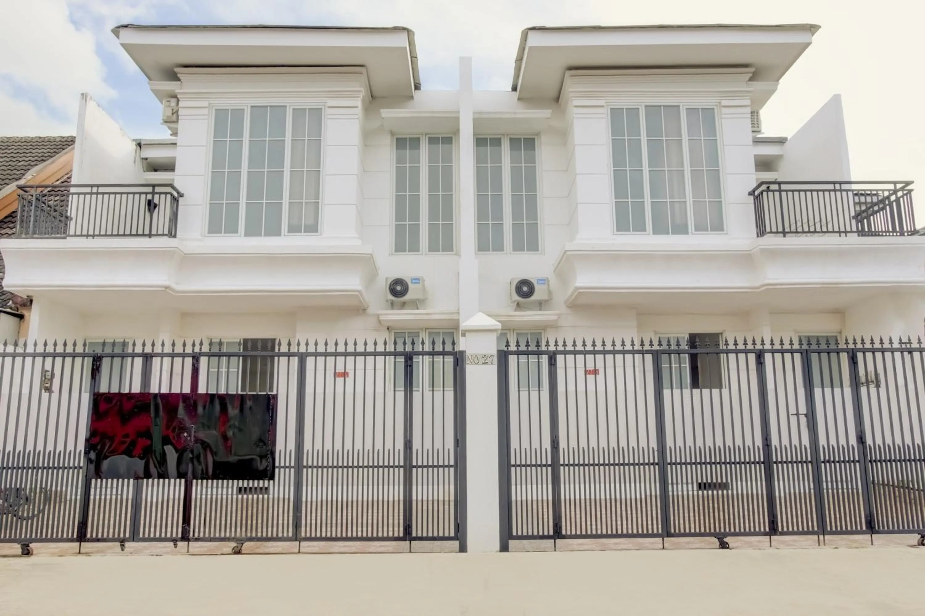 Facade/entrance in Hotel O Panakkukang Near Mall Panakkukang Formerly Golden White House