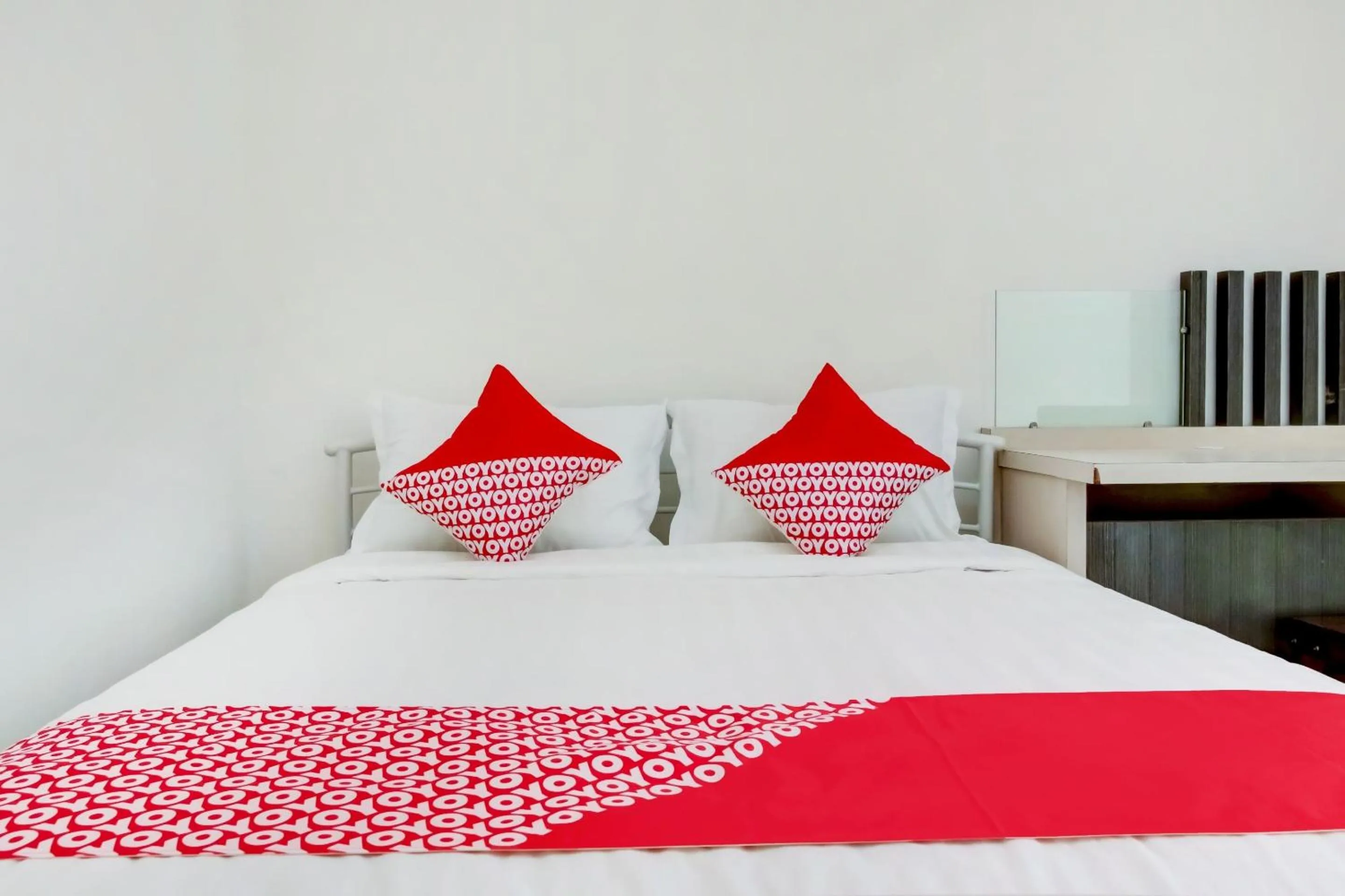 Bedroom in Hotel O Panakkukang Near Mall Panakkukang Formerly Golden White House