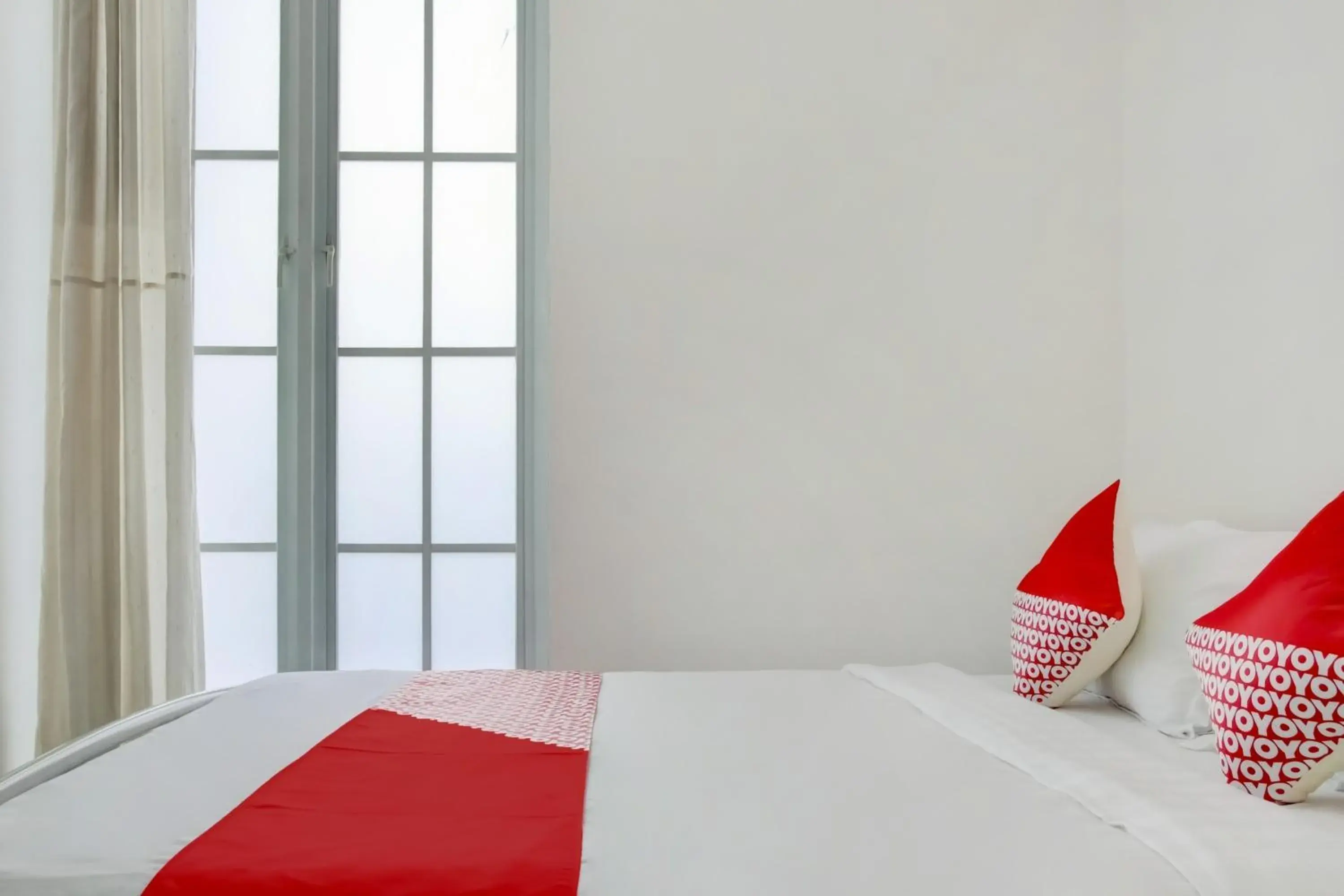 Bedroom, Bed in Hotel O Panakkukang Near Mall Panakkukang Formerly Golden White House Bedroom, Bed in Hotel O Panakkukang Near Mall Panakkukang Formerly Golden White House