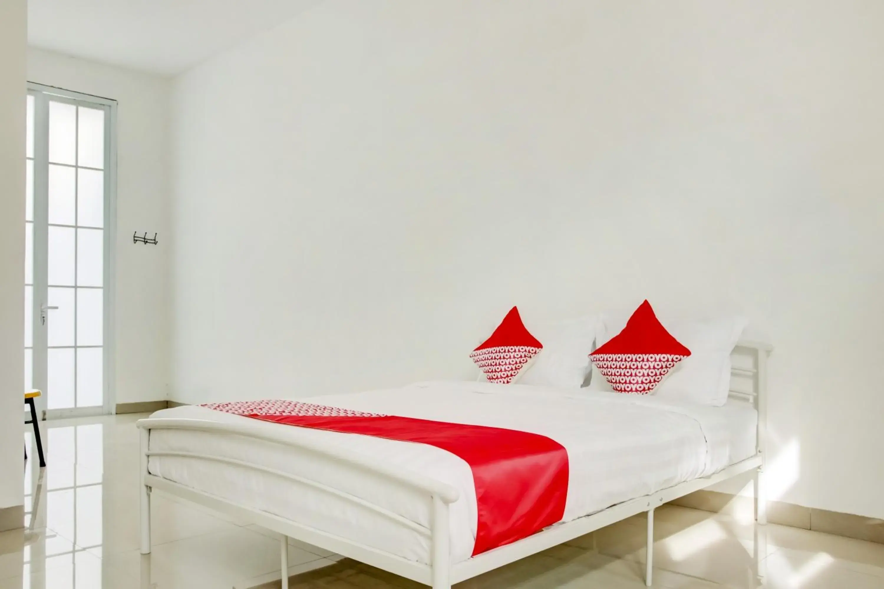 Bedroom in Hotel O Panakkukang Near Mall Panakkukang Formerly Golden White House Bedroom in Hotel O Panakkukang Near Mall Panakkukang Formerly Golden White House