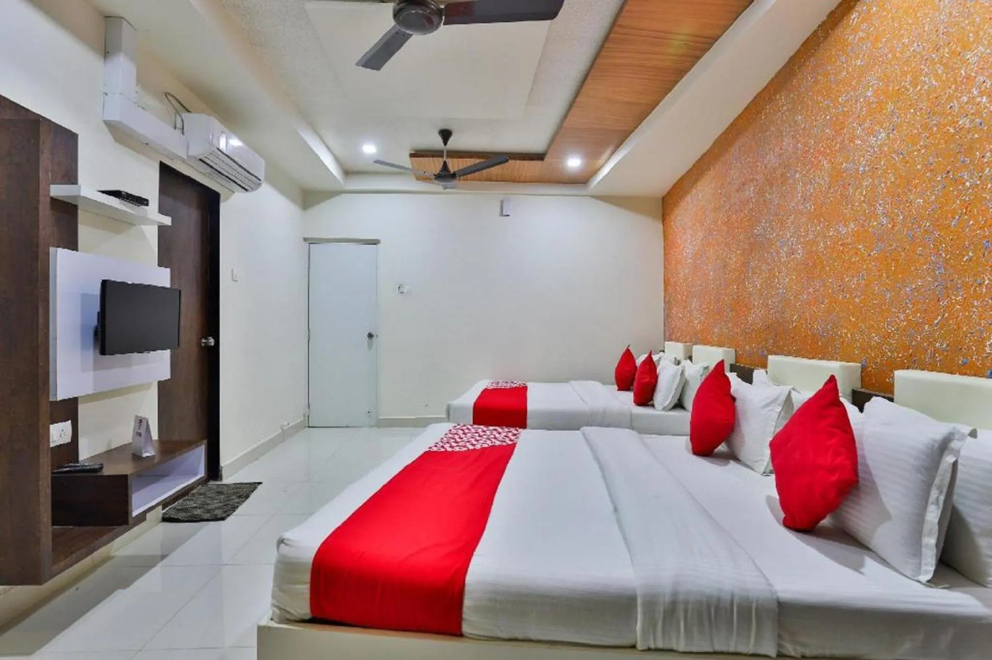 Bedroom, Bed in Hotel Bansidhar-Somnath
