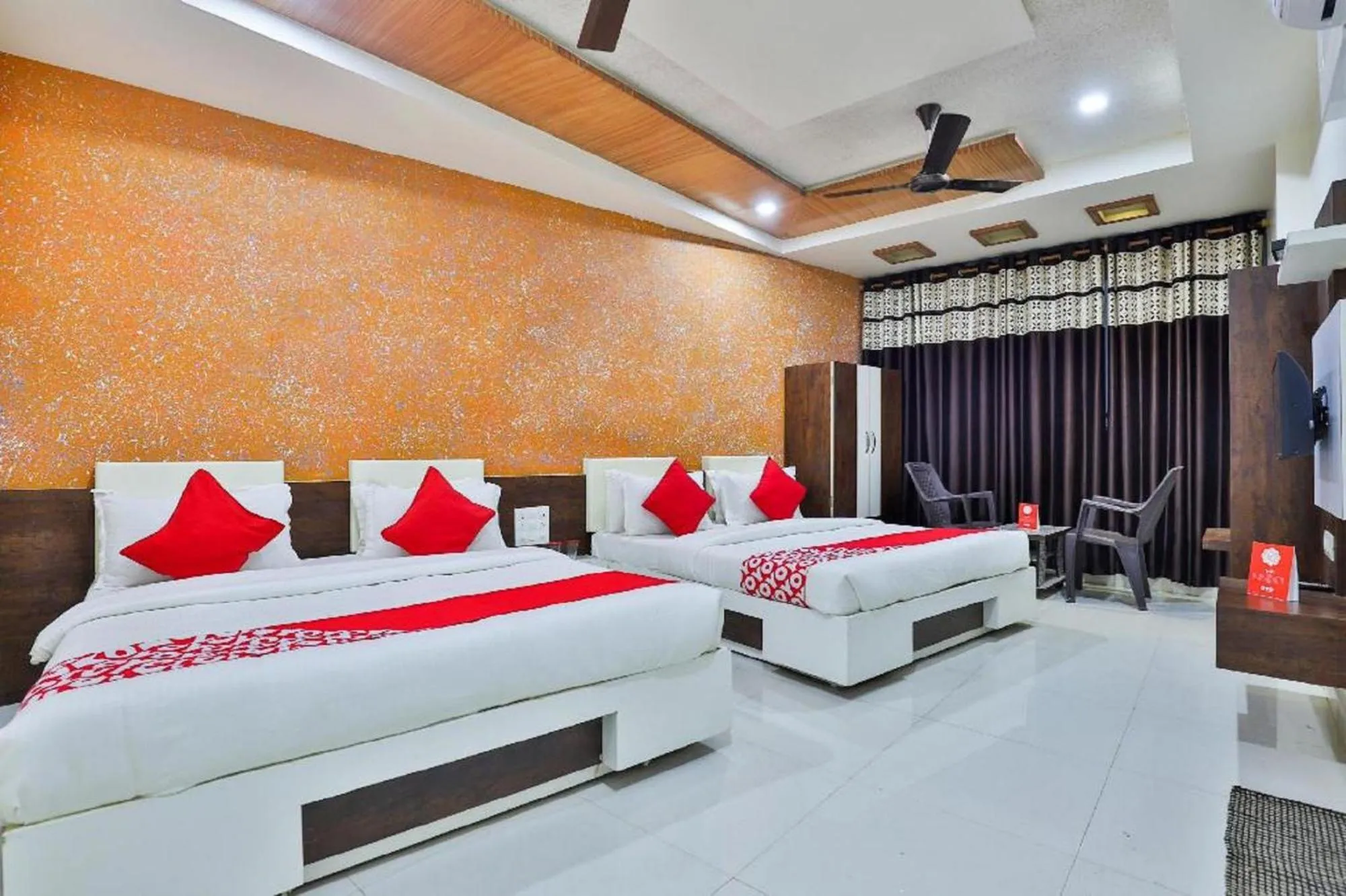 Bedroom, Bed in Hotel Bansidhar-Somnath