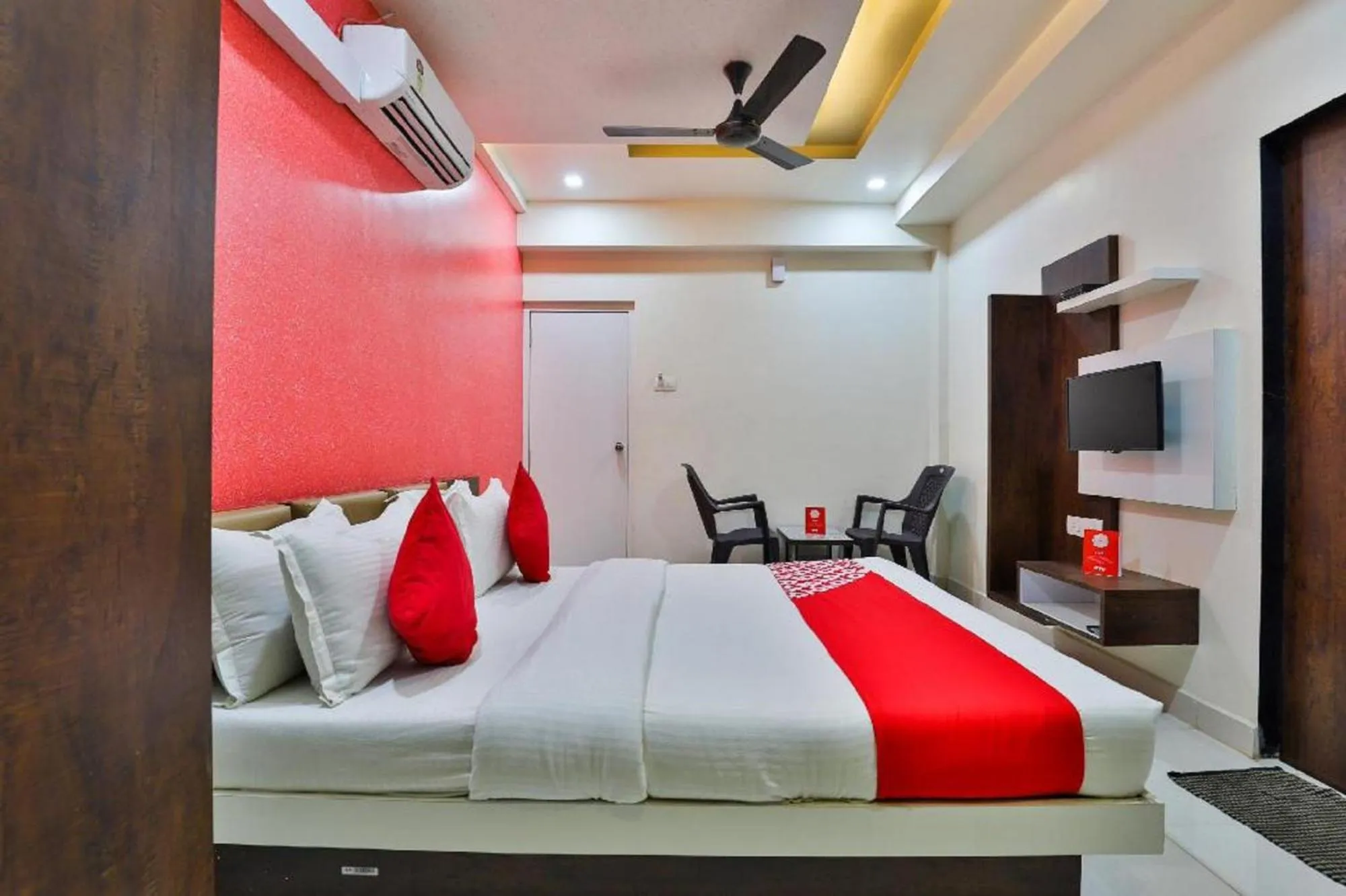 Bedroom, Bed in Hotel Bansidhar-Somnath