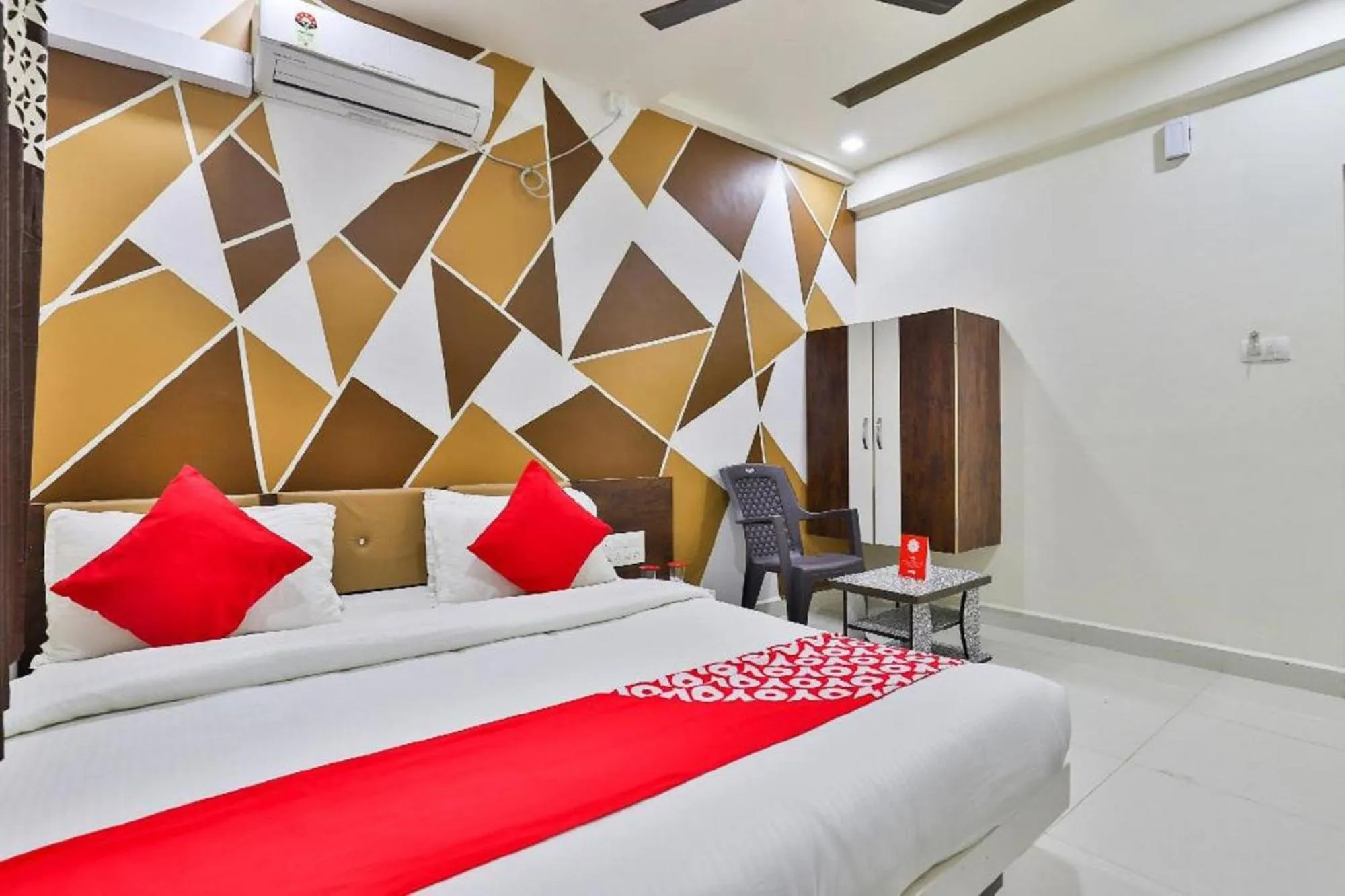 Bed in Hotel Bansidhar-Somnath