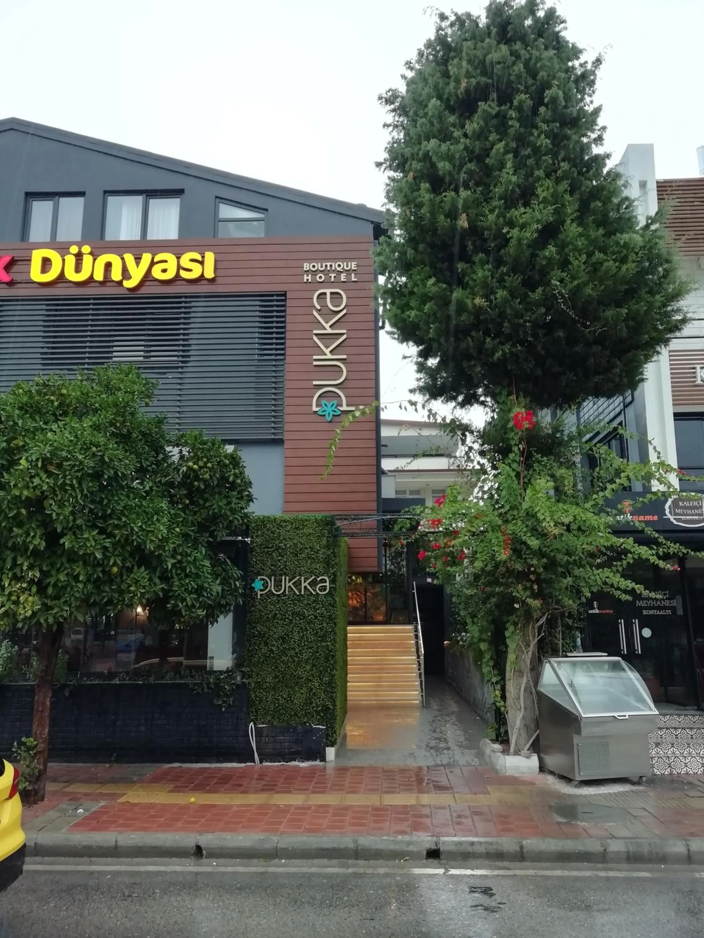 Property building in Pukka Hotel