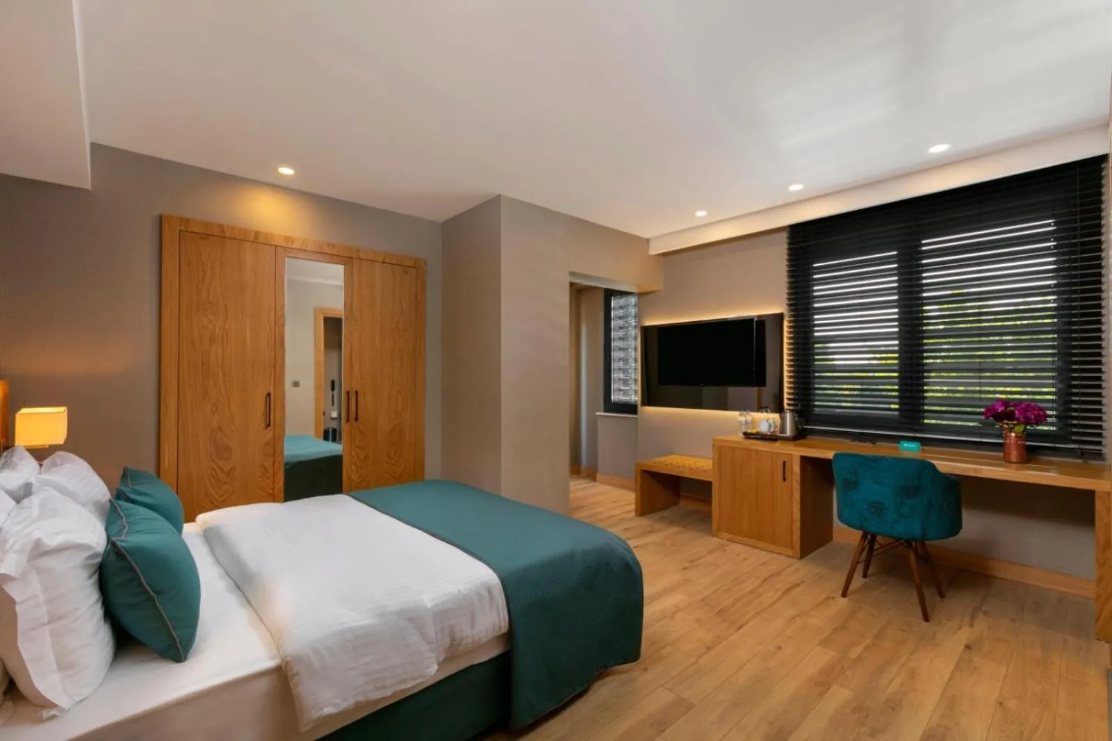 Photo of the whole room, Bed in Pukka Hotel