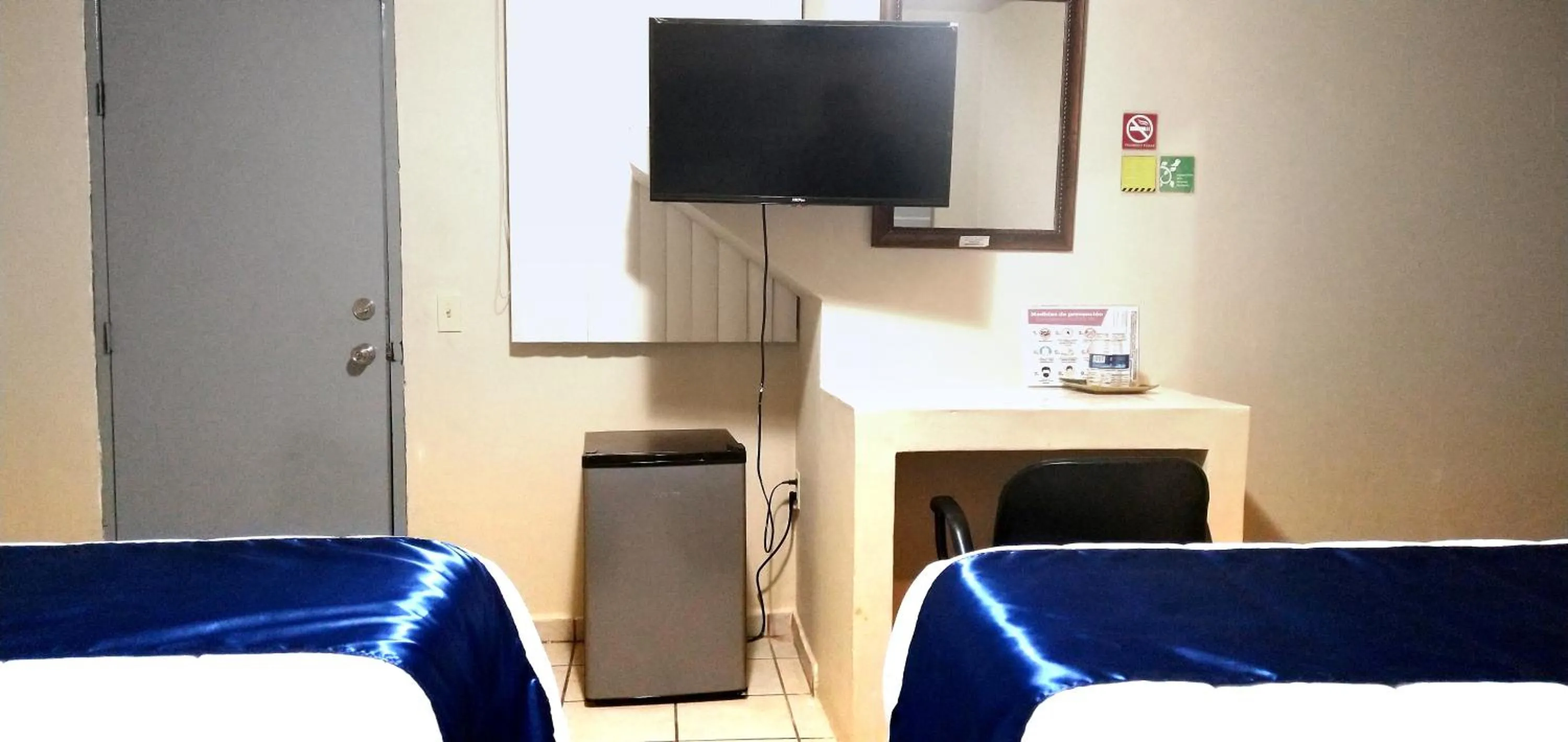 Bed in Pearl Point Hotel