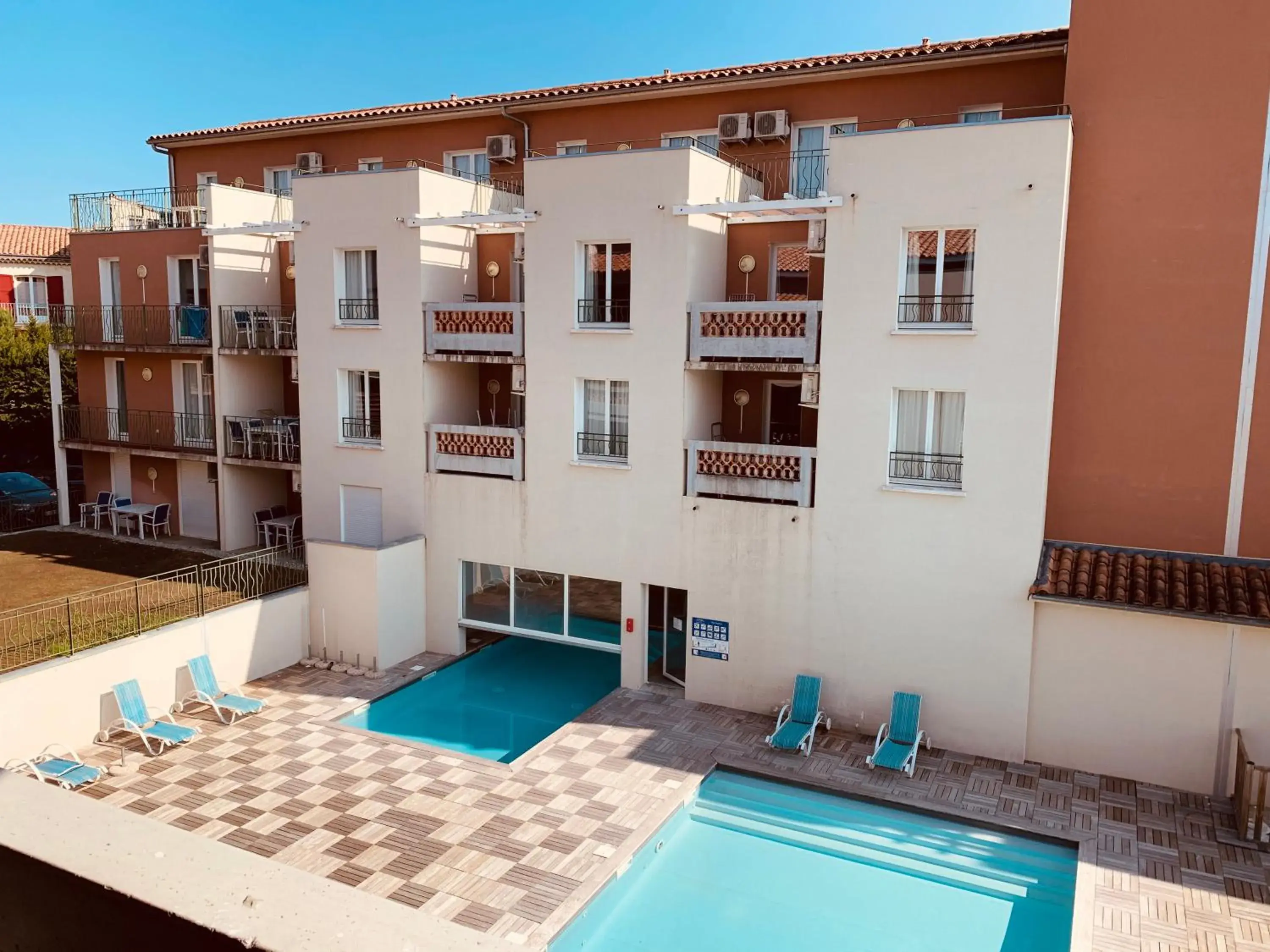 Pool view in Terres de France - Résidence Côté Provence Pool view in Terres de France - Résidence Côté Provence