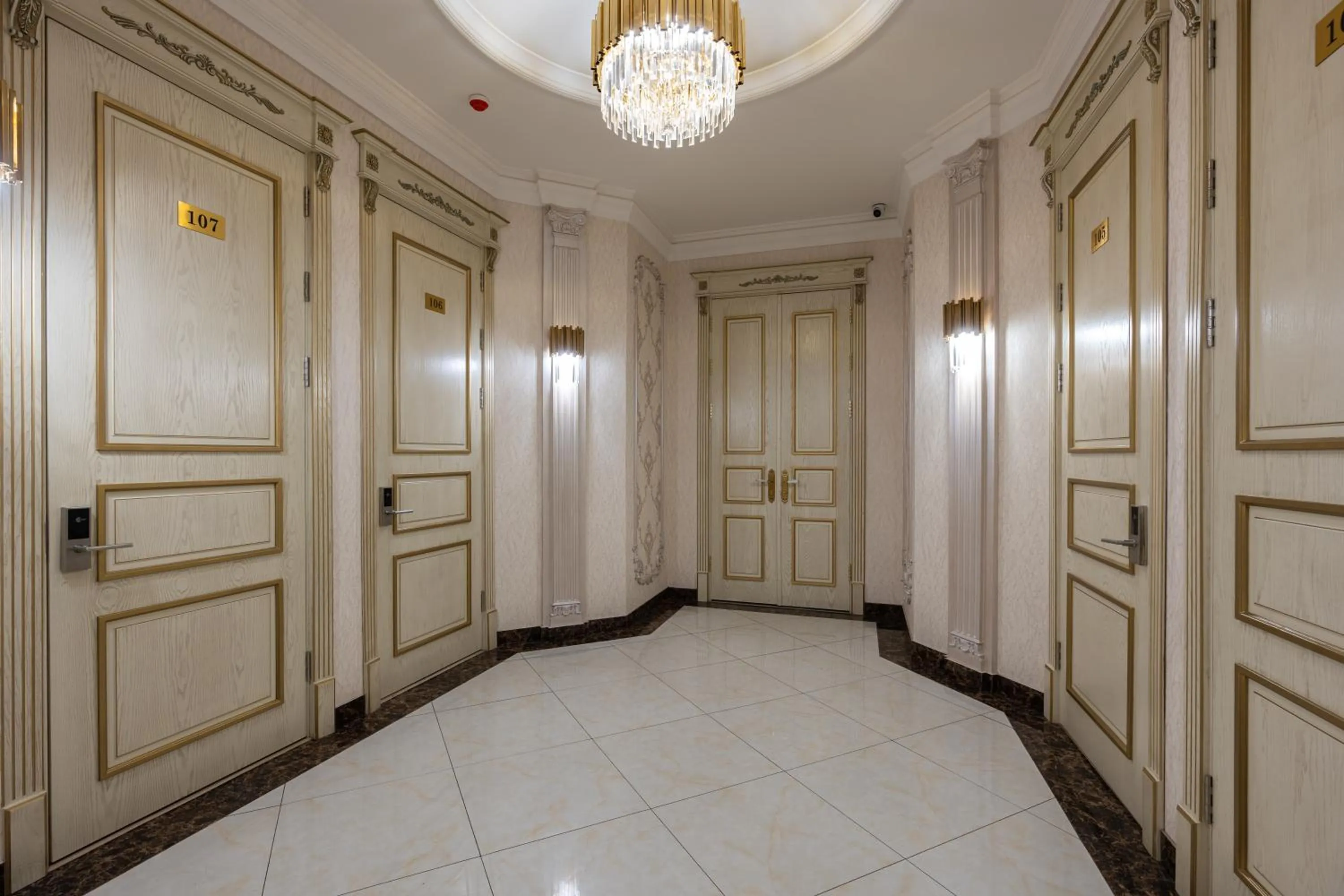 Decorative detail in Shoxjahon Hotel - 600 Mbps Internet