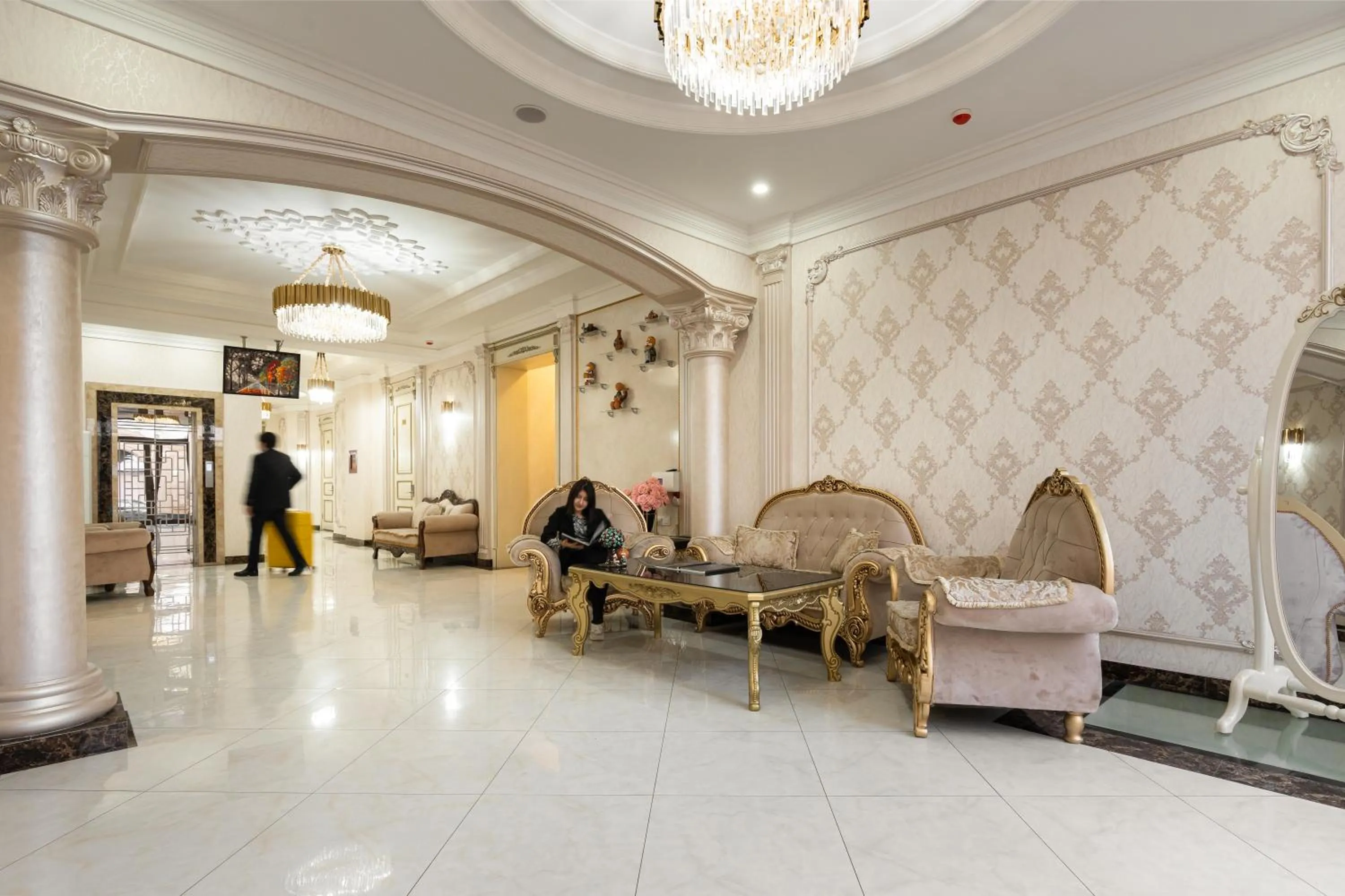 Lobby or reception in Shoxjahon Hotel - 600 Mbps Internet