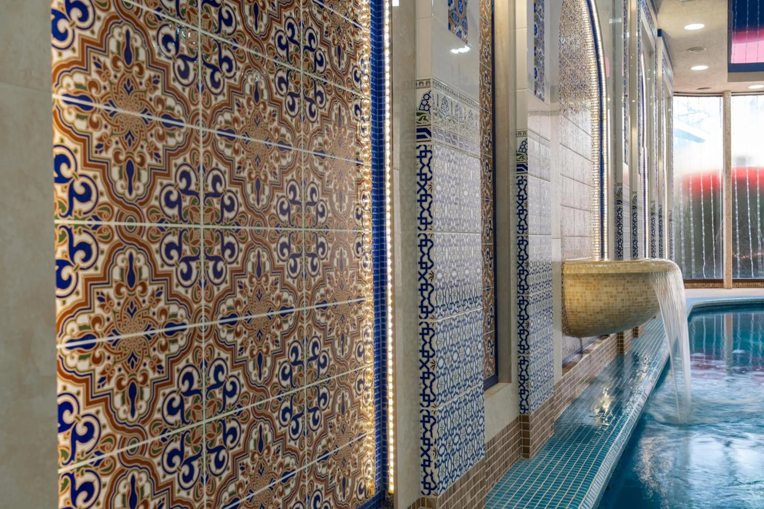 Swimming pool in Shoxjahon Hotel - 600 Mbps Internet