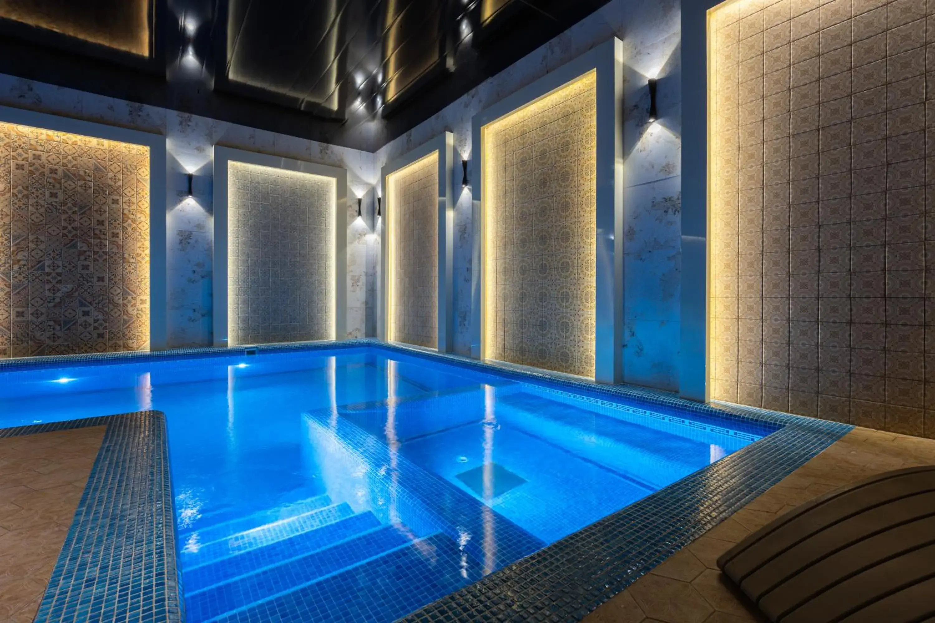 Swimming pool in Shoxjahon Hotel - 600 Mbps Internet Swimming pool in Shoxjahon Hotel - 600 Mbps Internet