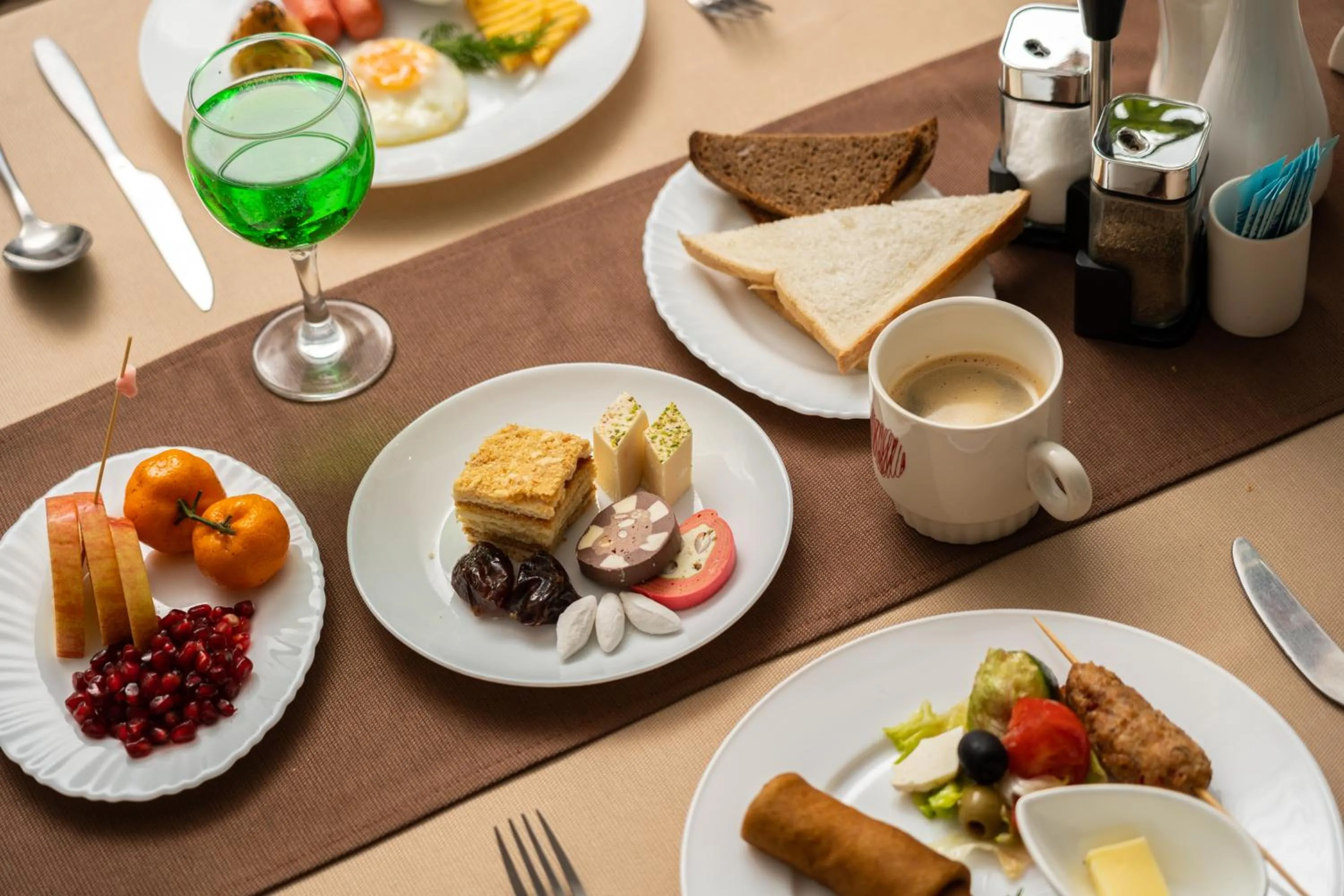 Breakfast in Shoxjahon Hotel - 600 Mbps Internet