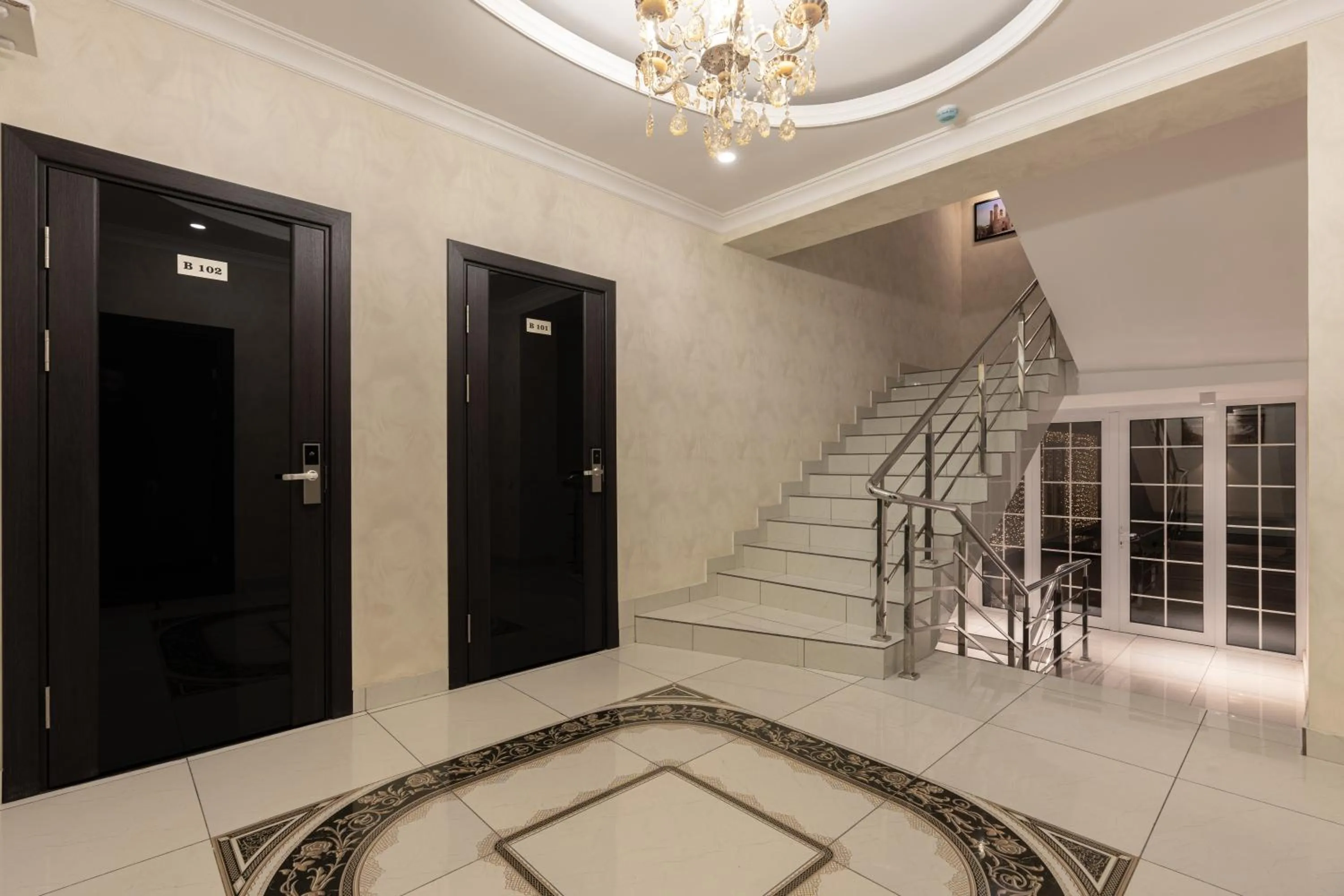 Decorative detail in Shoxjahon Hotel - 600 Mbps Internet