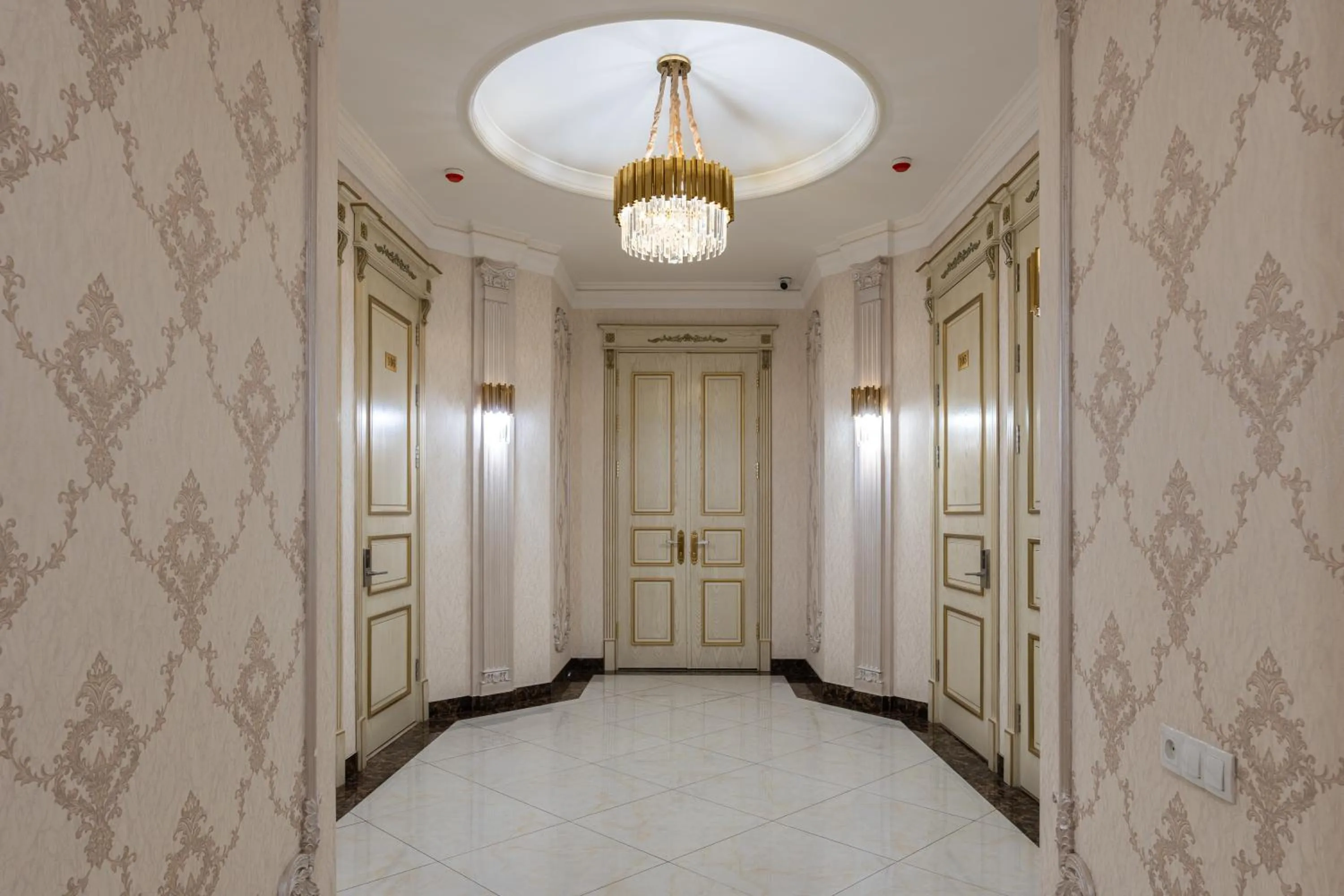 Decorative detail in Shoxjahon Hotel - 600 Mbps Internet