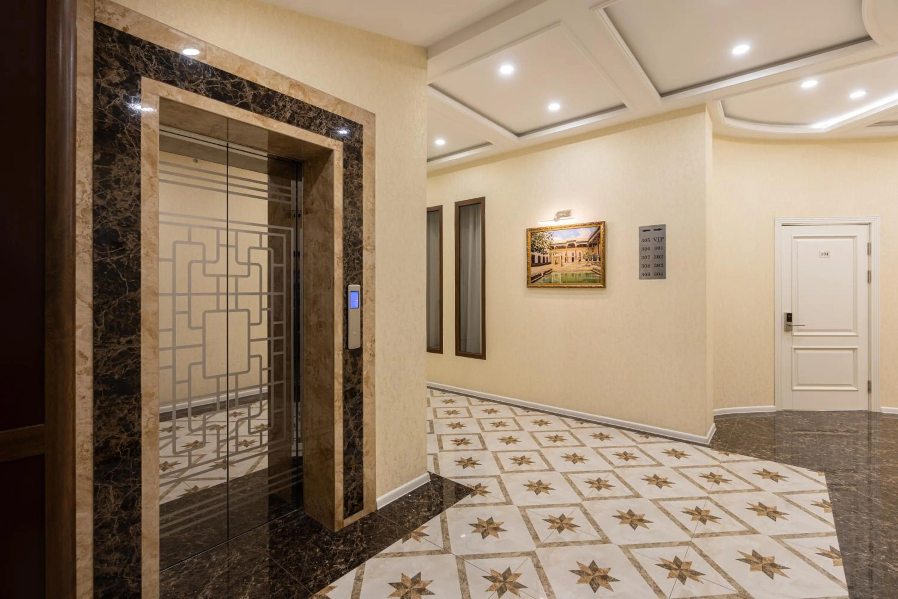 elevator in Shoxjahon Hotel - 600 Mbps Internet