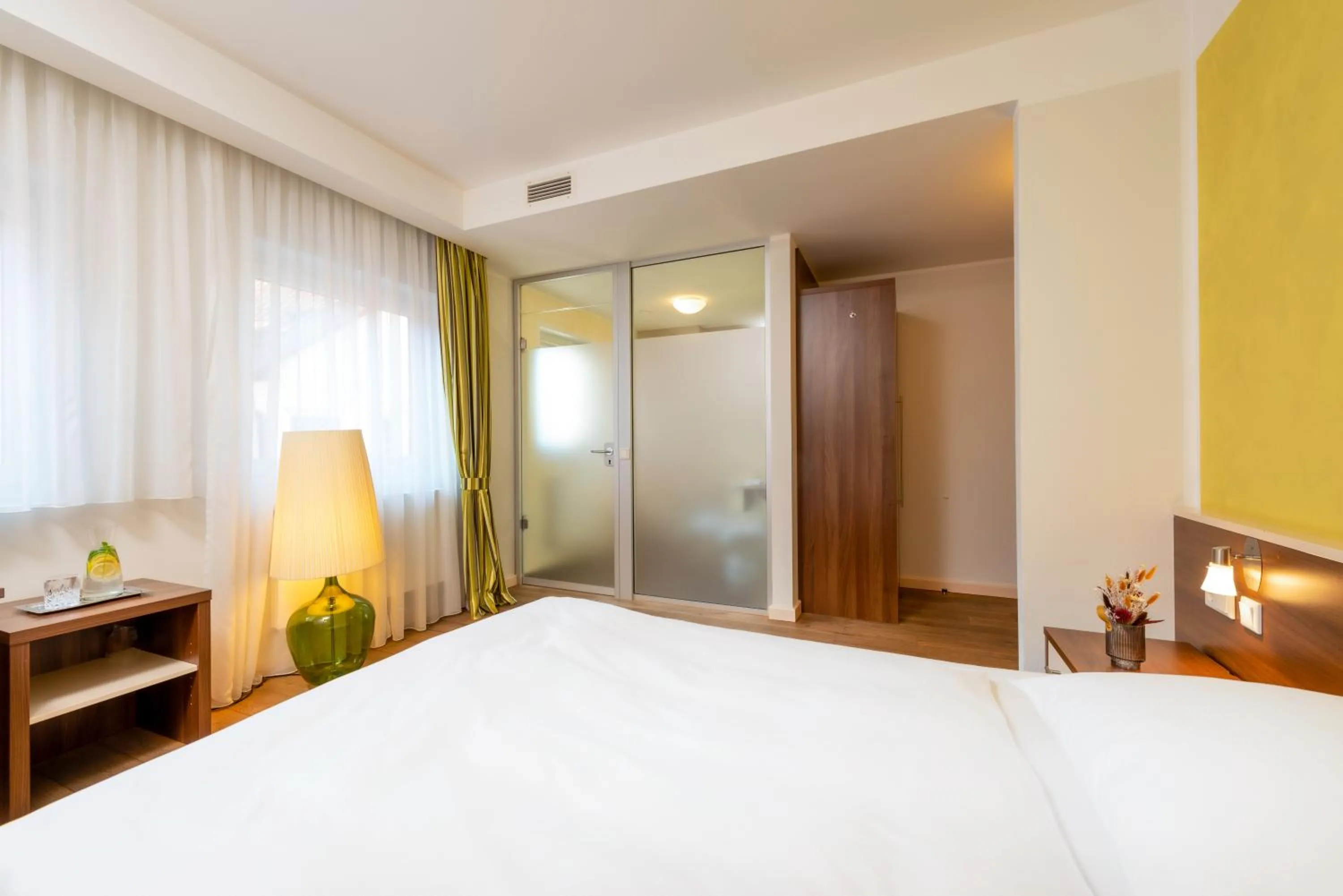 Bed in BEHLs Genusshotel im Brennhaus