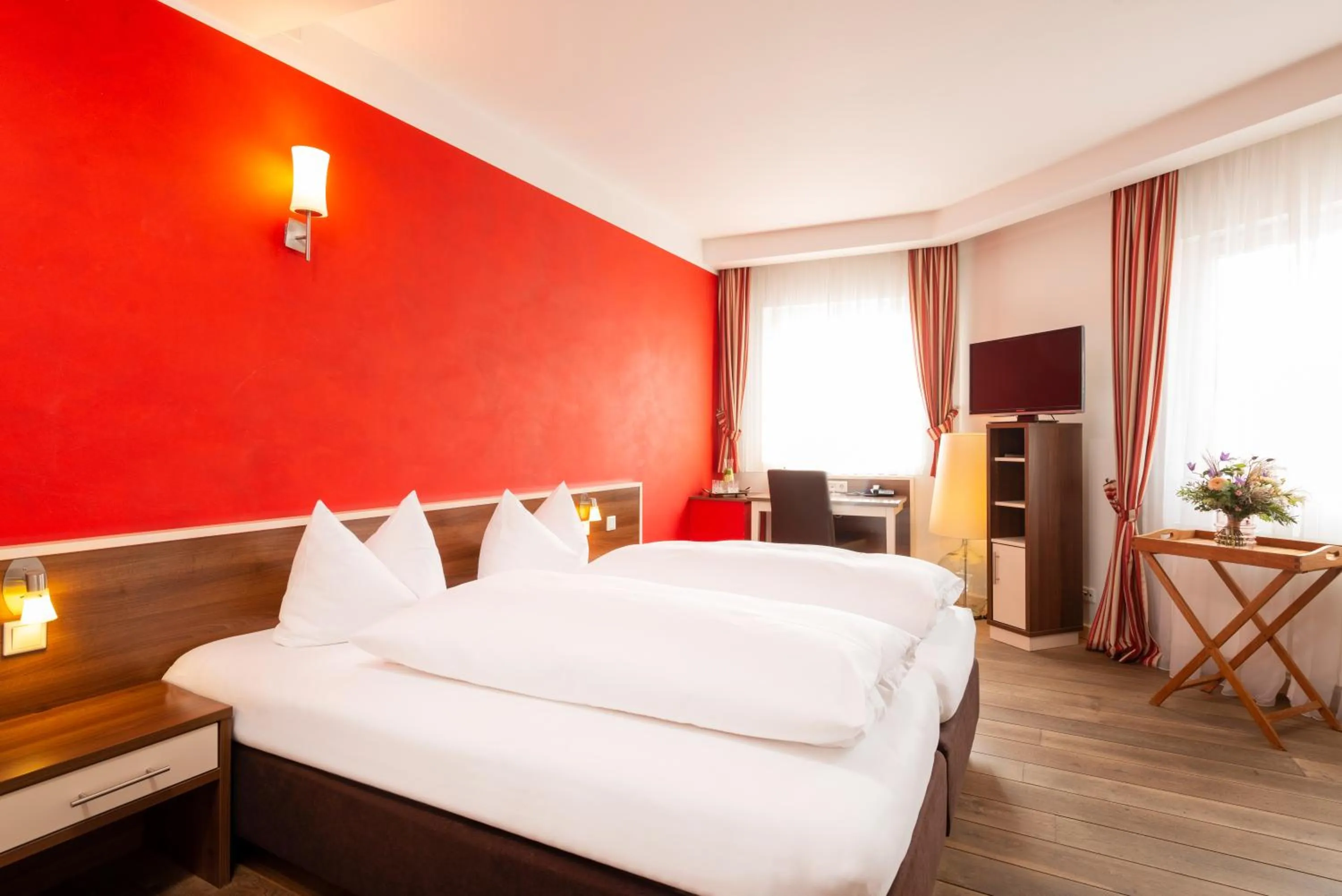 Photo of the whole room, Bed in BEHLs Genusshotel im Brennhaus