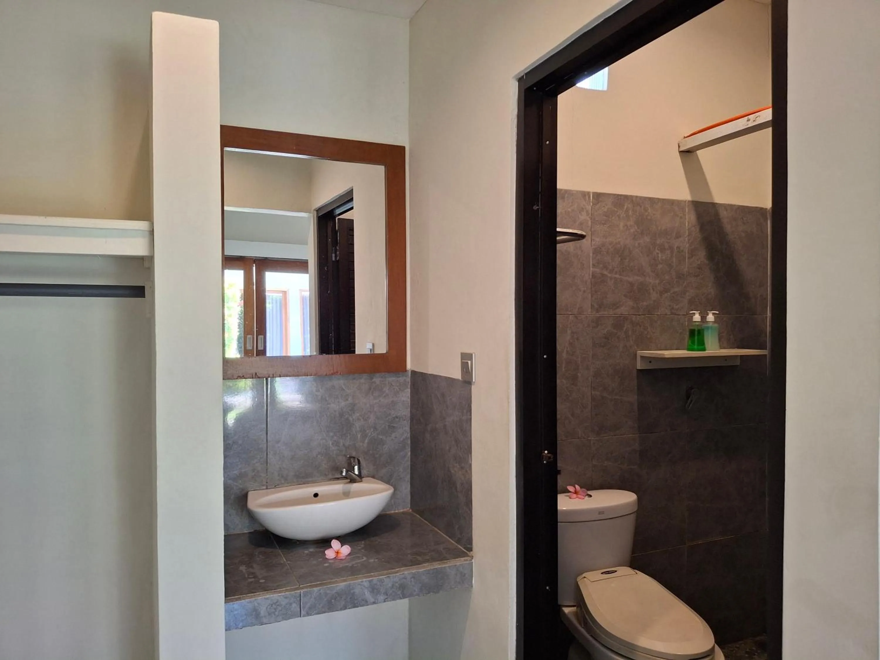 Shower in Sammy Cottage Senggigi