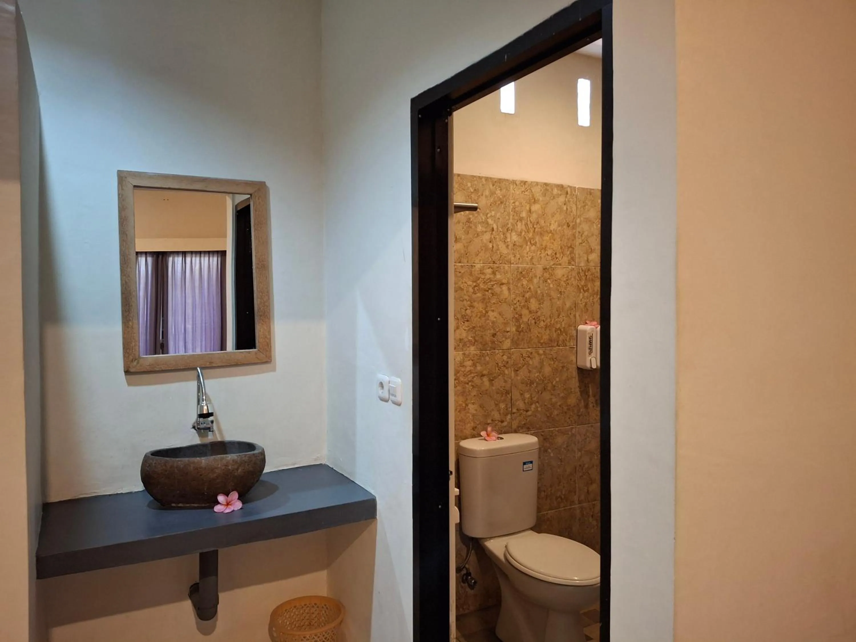 Toilet in Sammy Cottage Senggigi