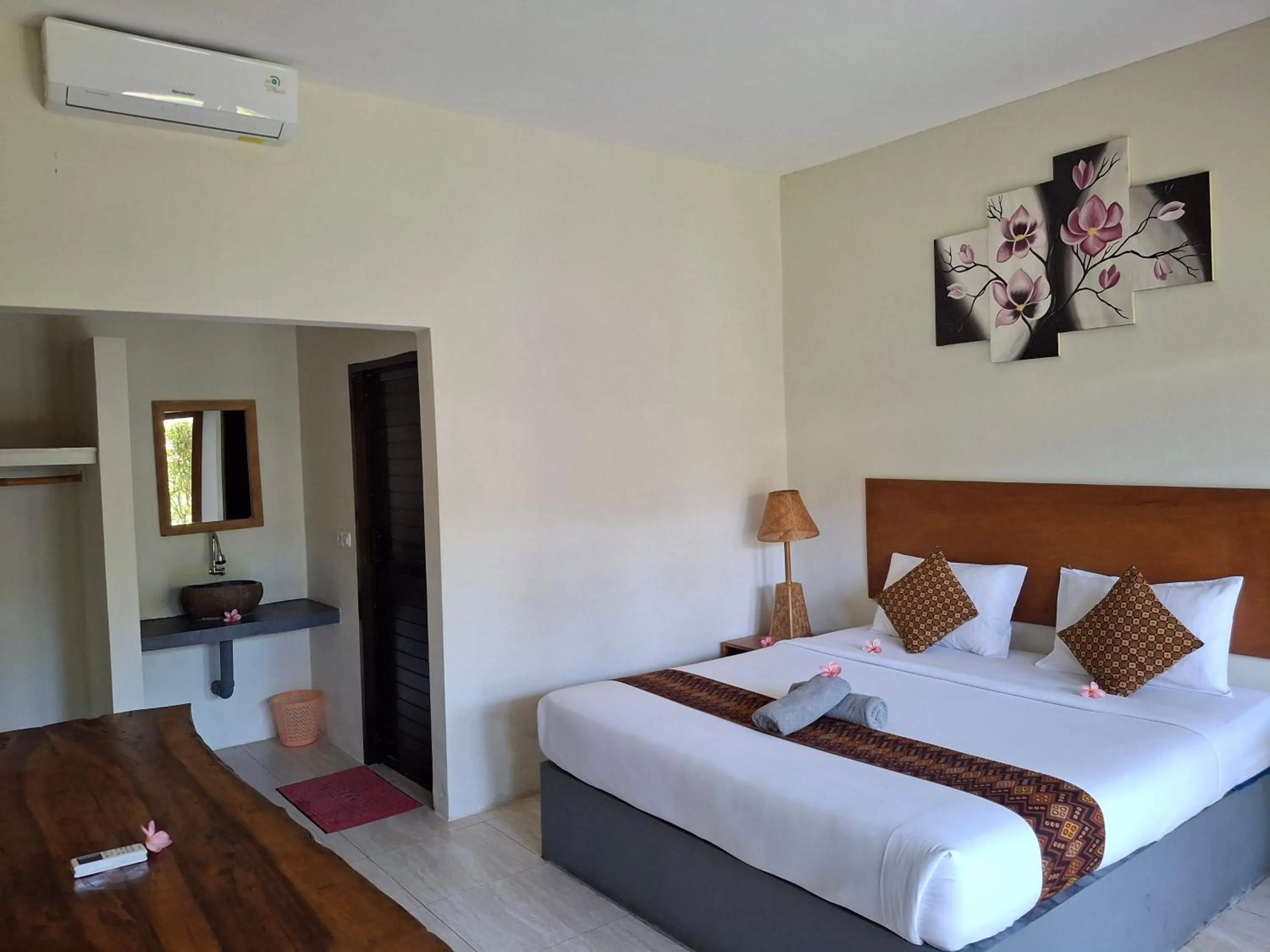 Bed in Sammy Cottage Senggigi