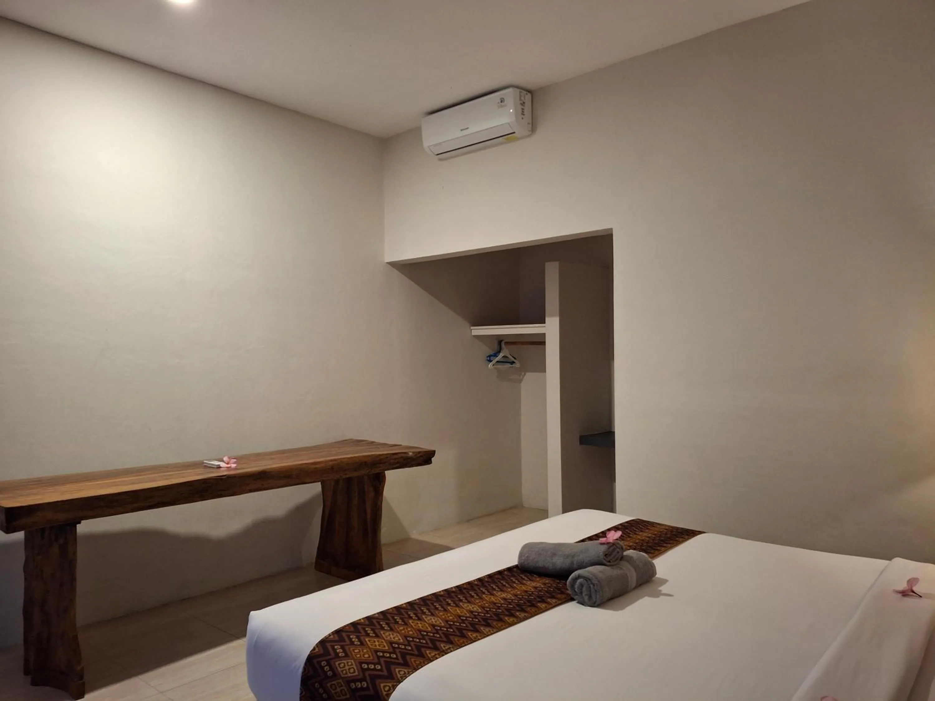 Bed in Sammy Cottage Senggigi
