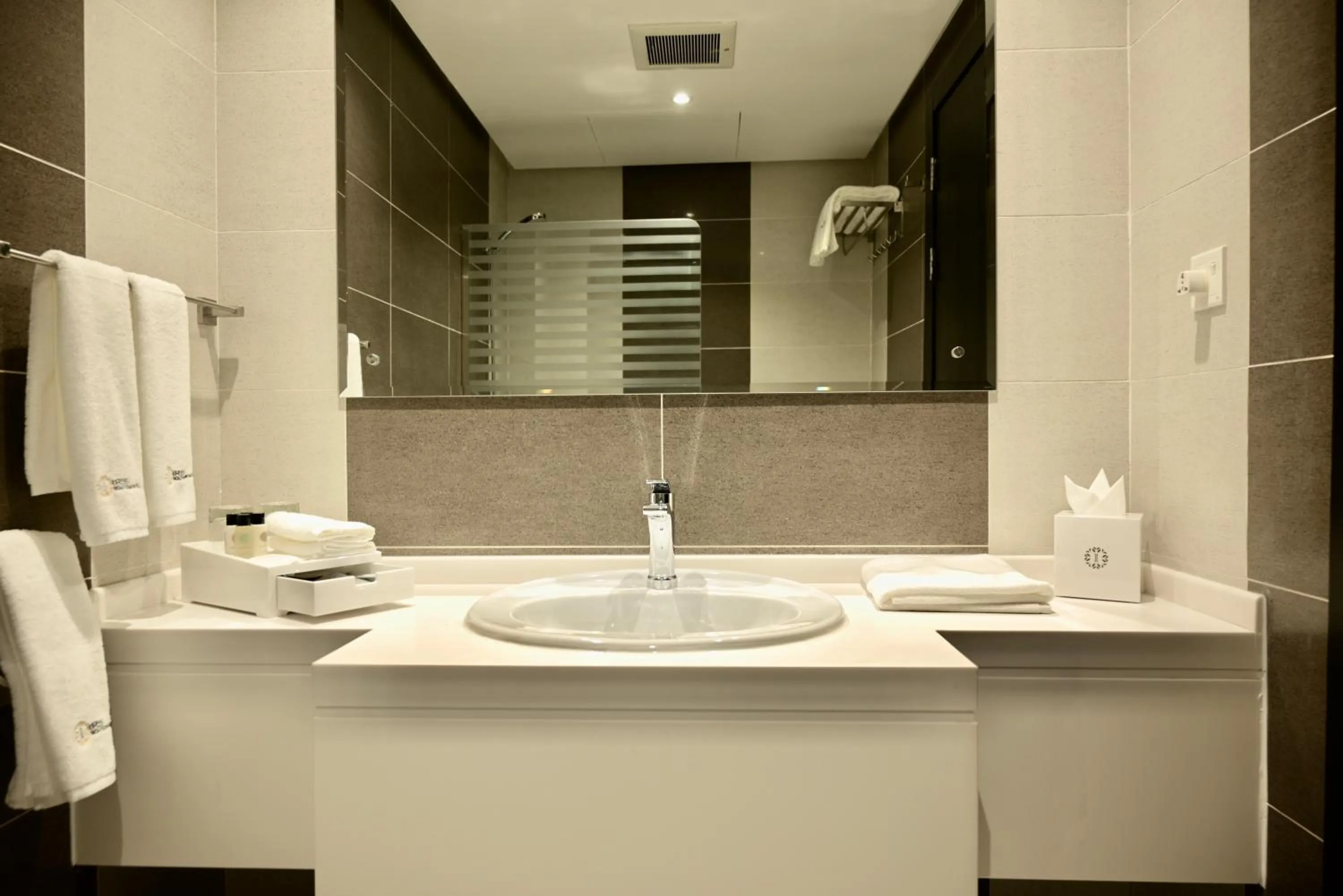 Public Bath in Iris Boutique Granada