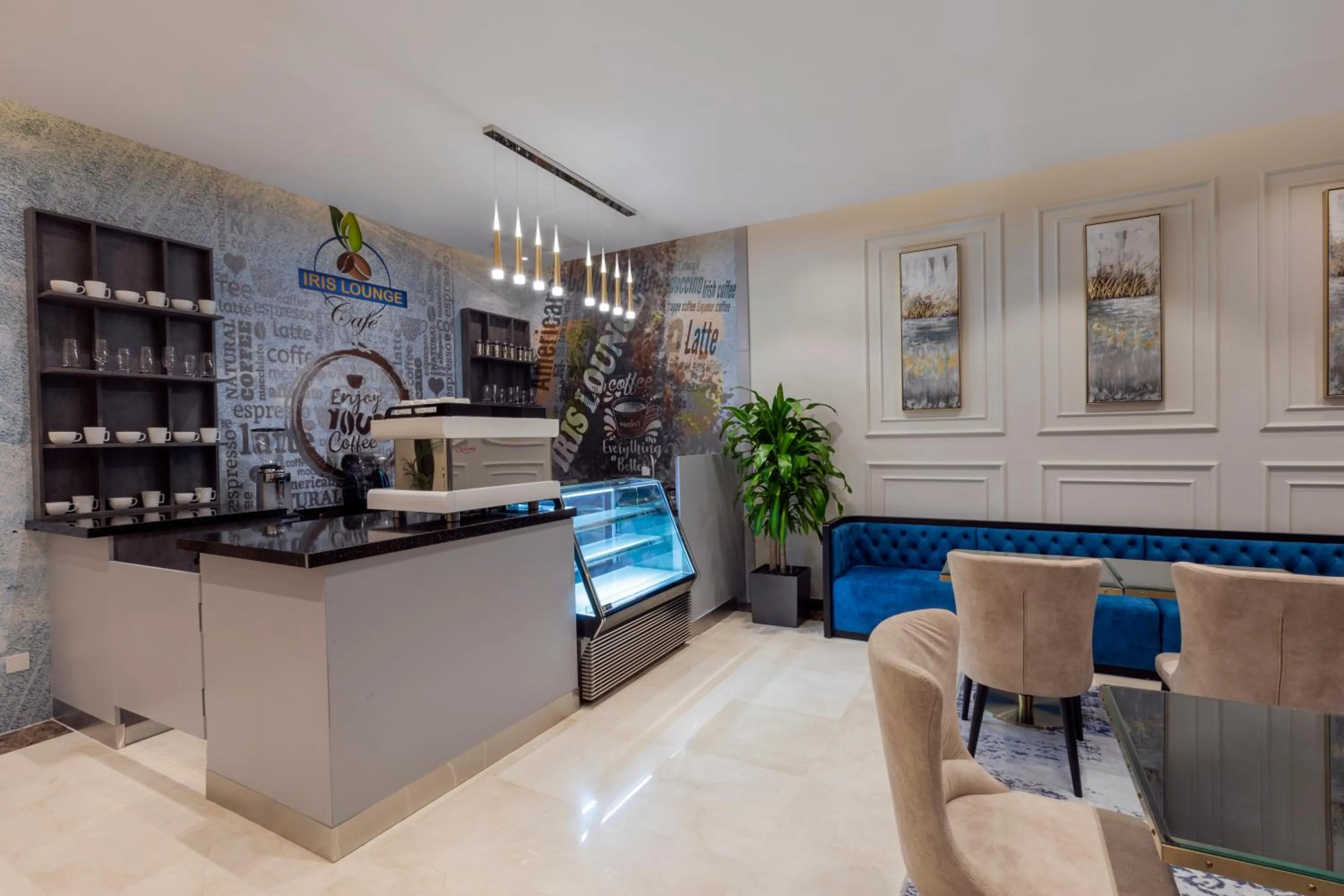 Evening entertainment in Iris Boutique Granada