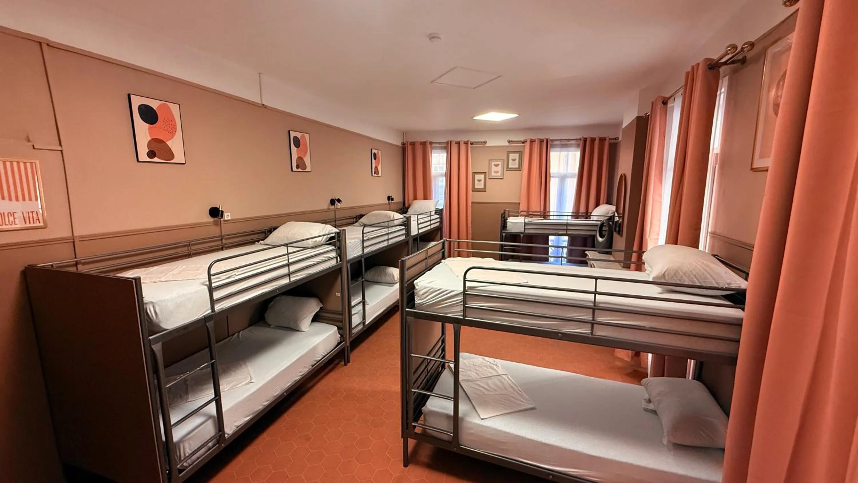 Bed in HOTEL SYLVABELLE