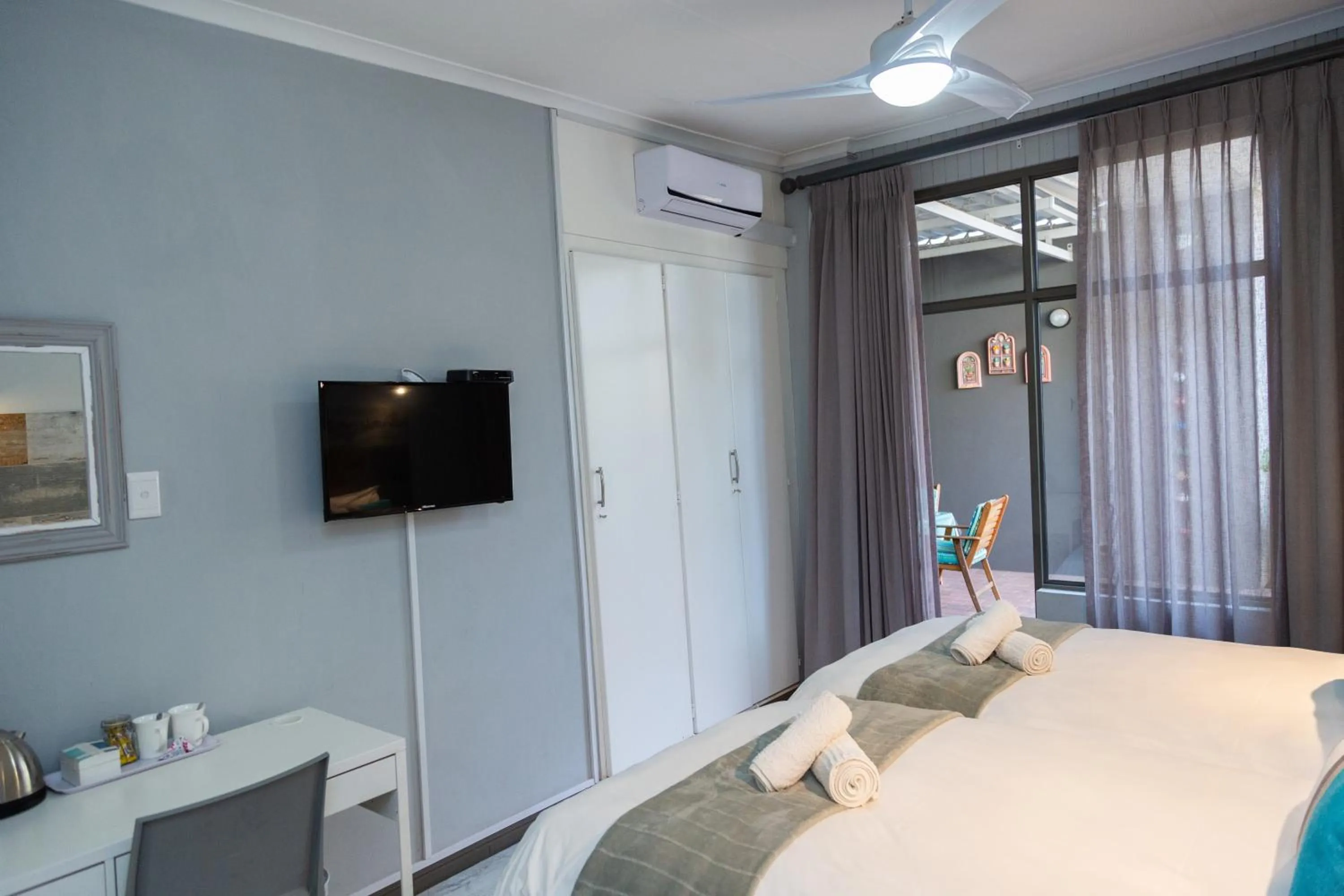 TV and multimedia, Bed in Glen Maine Guest House