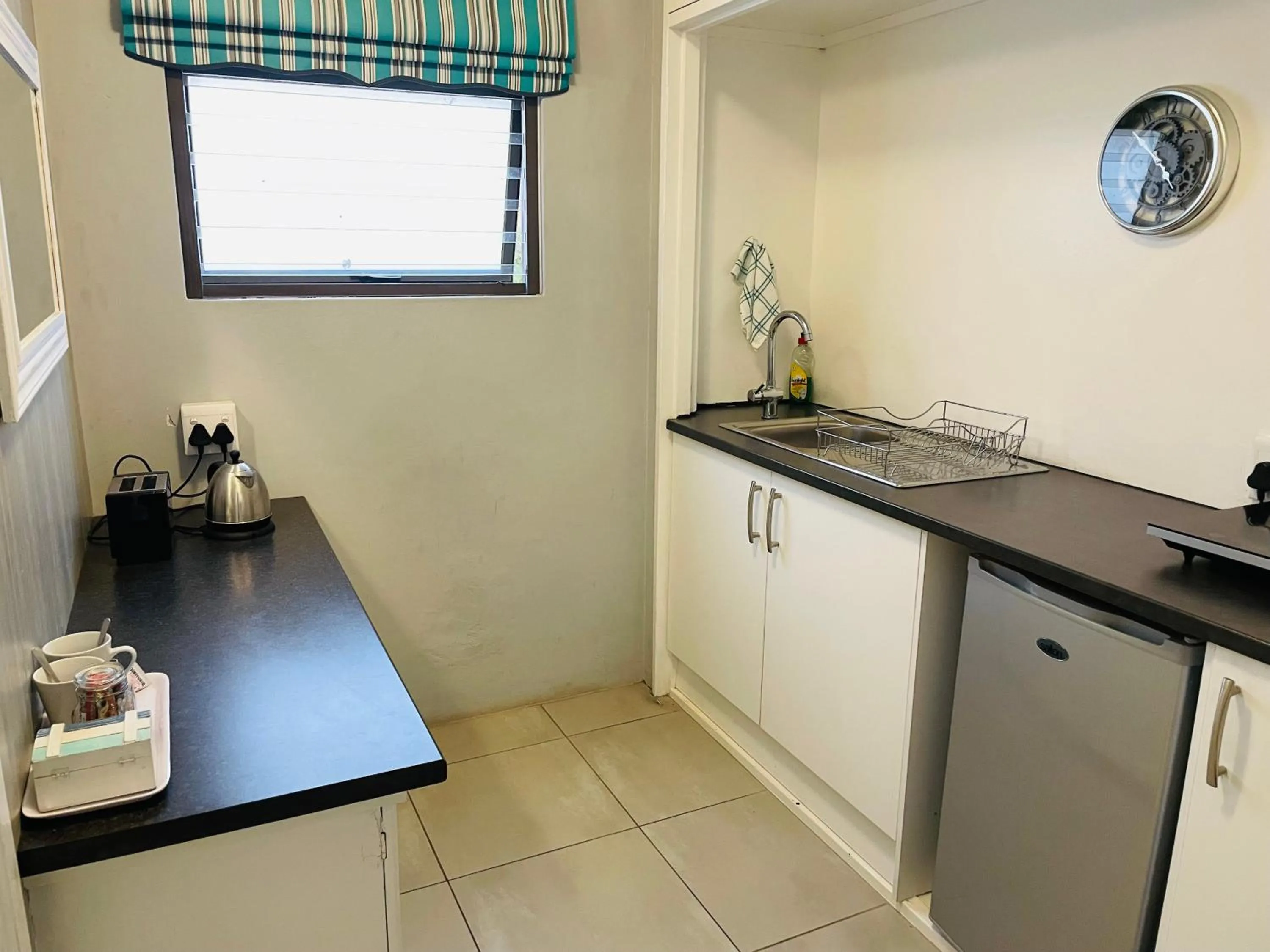 Kitchen or kitchenette in Glen Maine Guest House