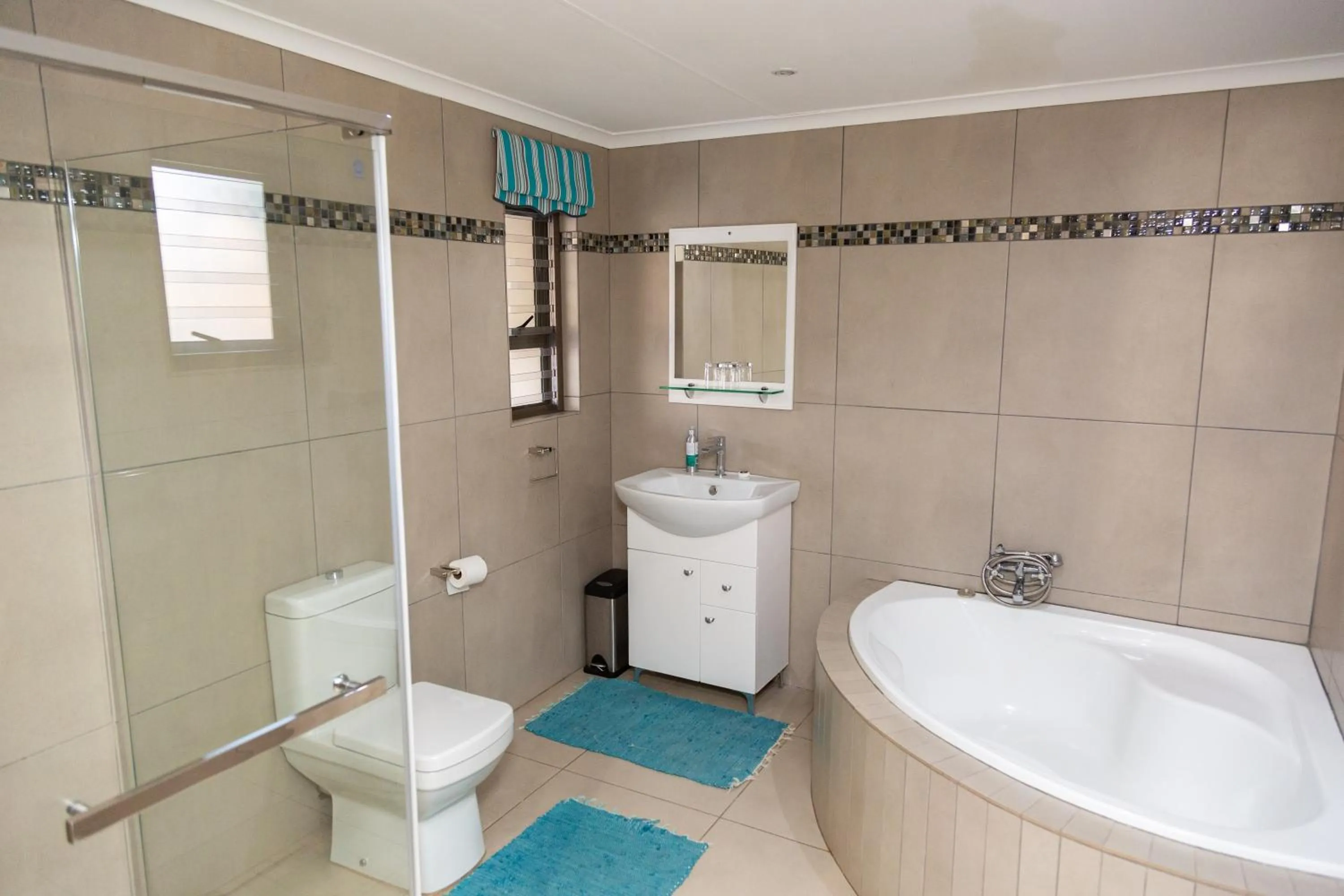 Bathroom in Glen Maine Guest House