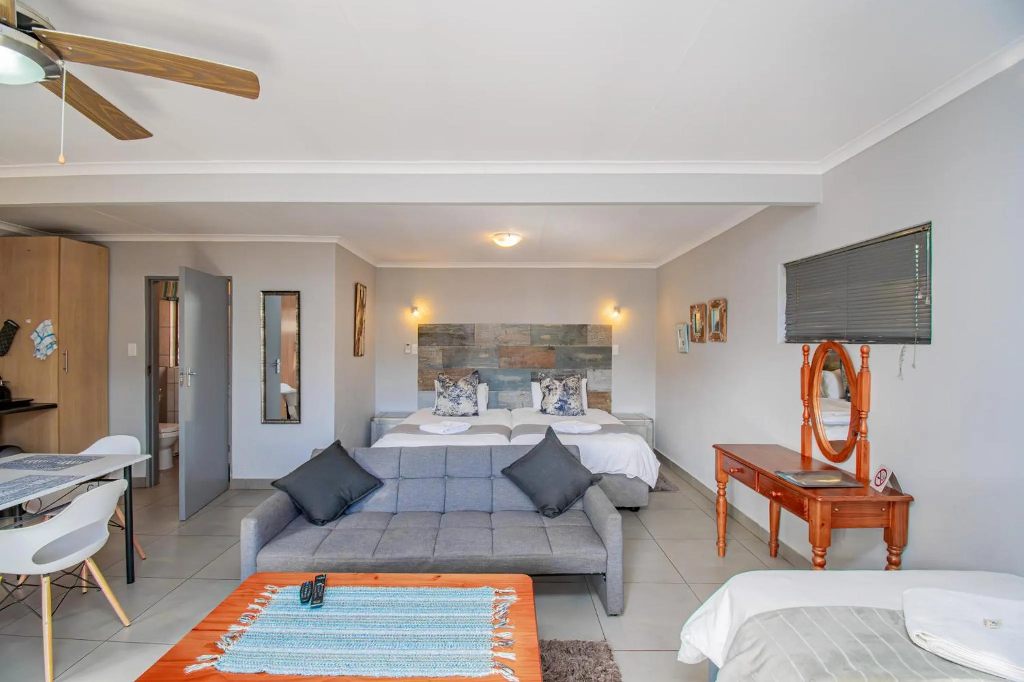 Photo of the whole room, Bed in Glen Maine Guest House