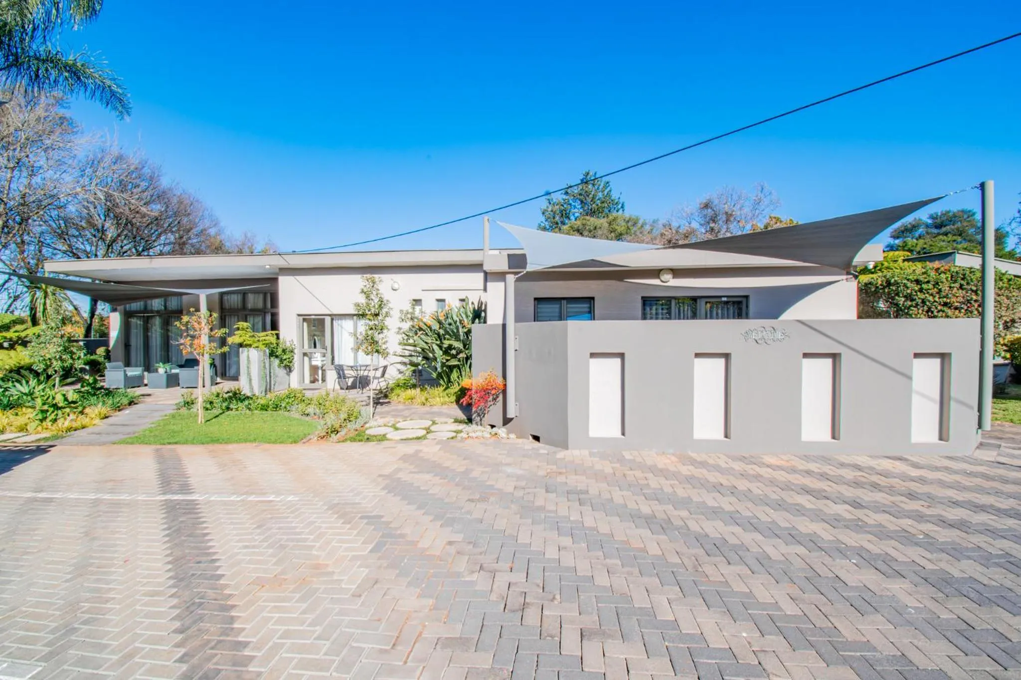 Property building in Glen Maine Guest House