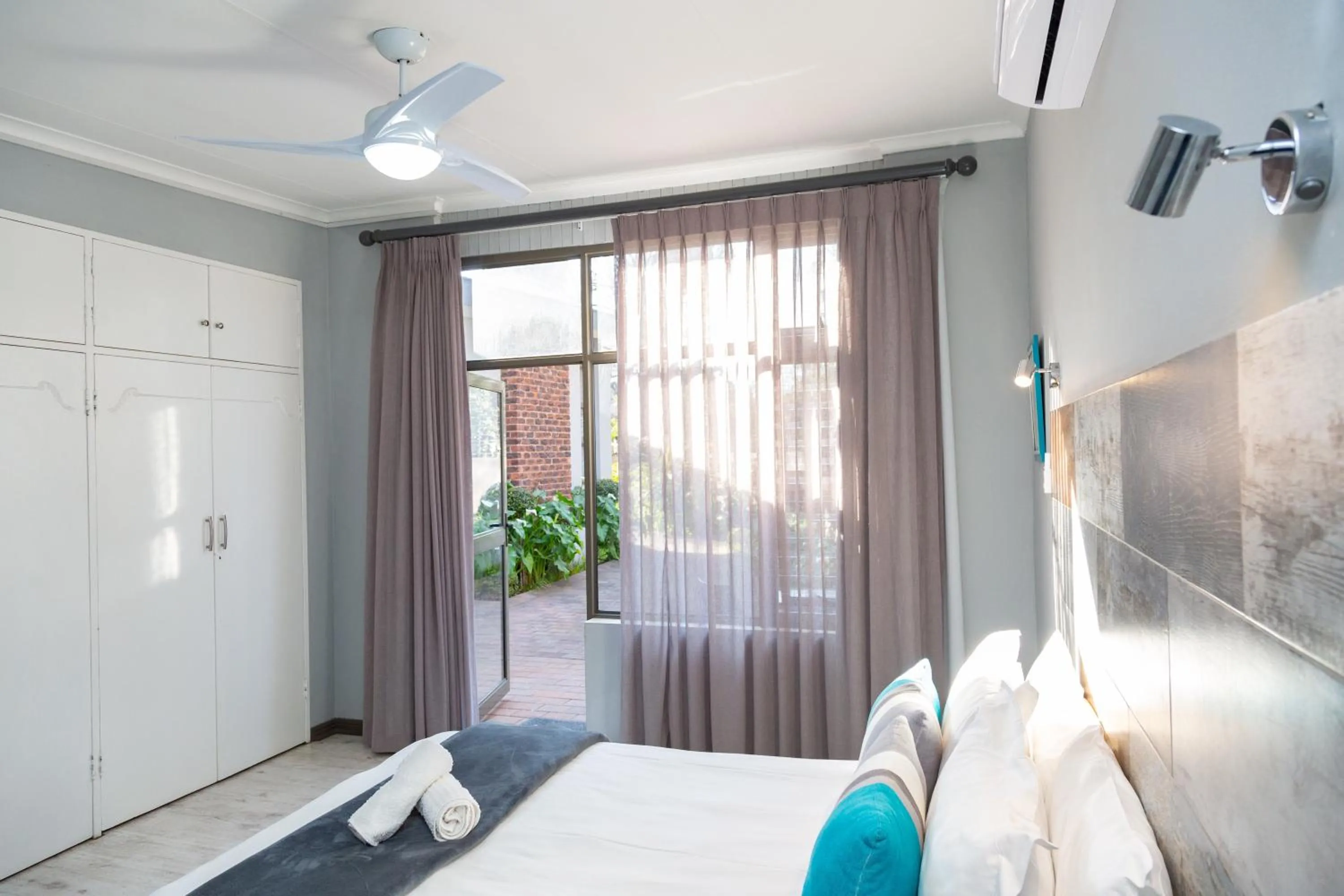 Bedroom, Bed in Glen Maine Guest House