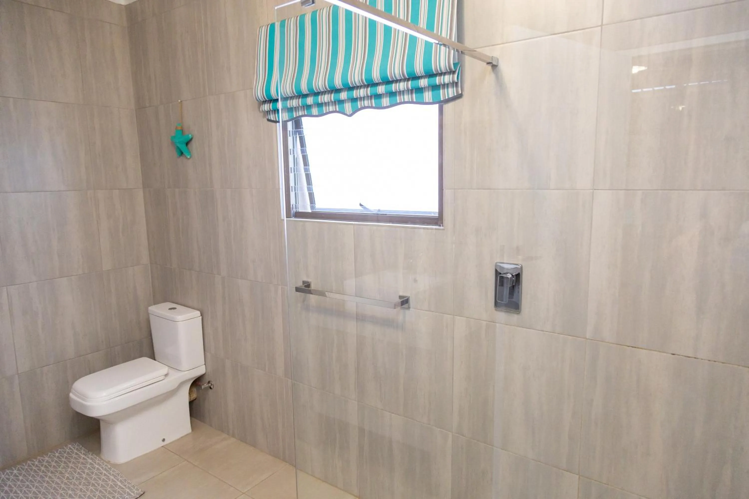 Toilet in Glen Maine Guest House