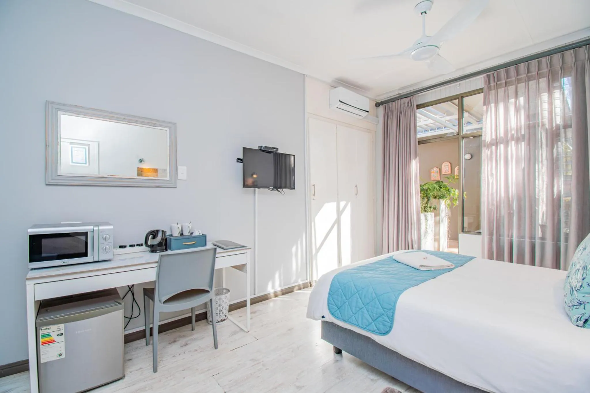 TV and multimedia, Bed in Glen Maine Guest House