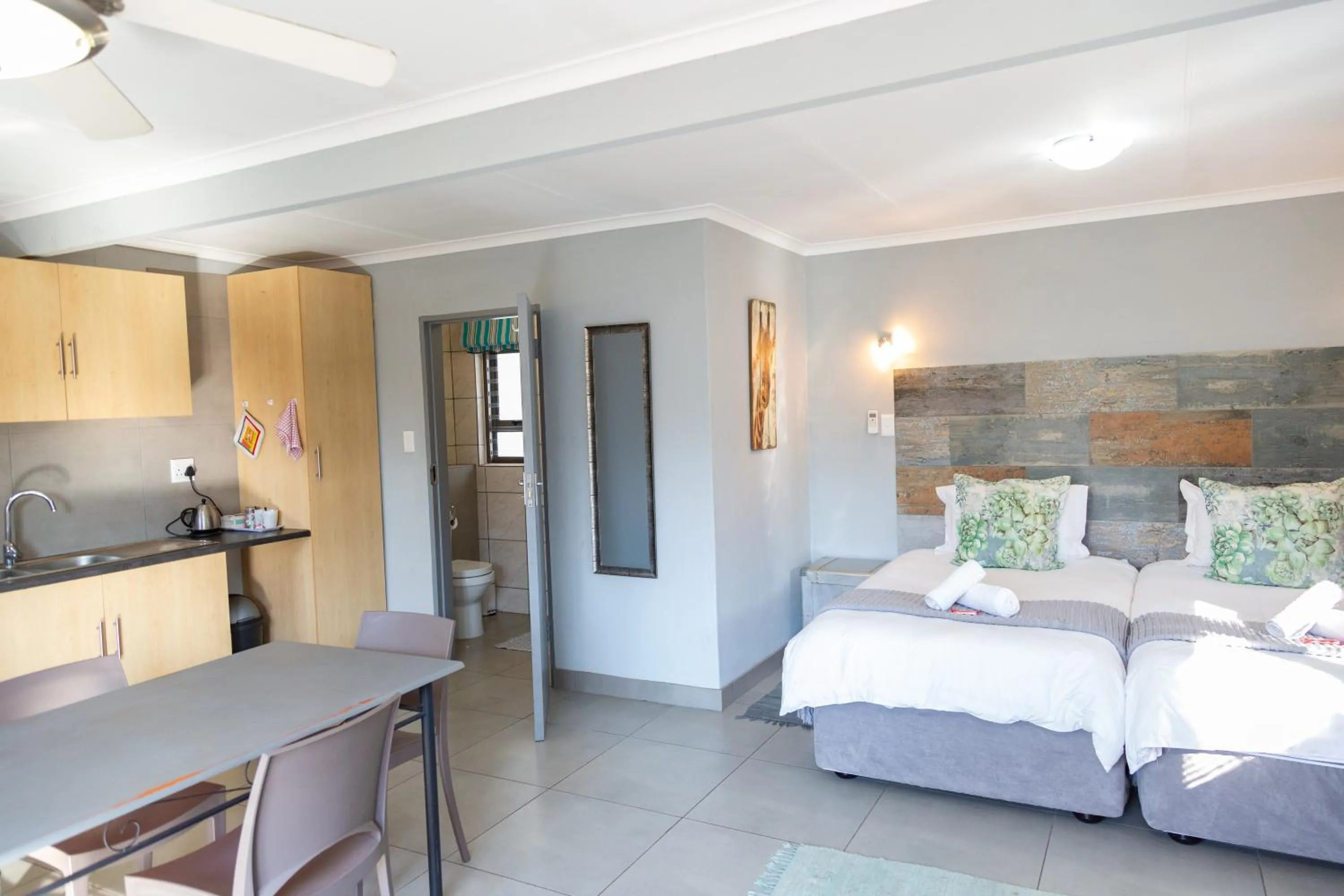 Photo of the whole room, Bed in Glen Maine Guest House