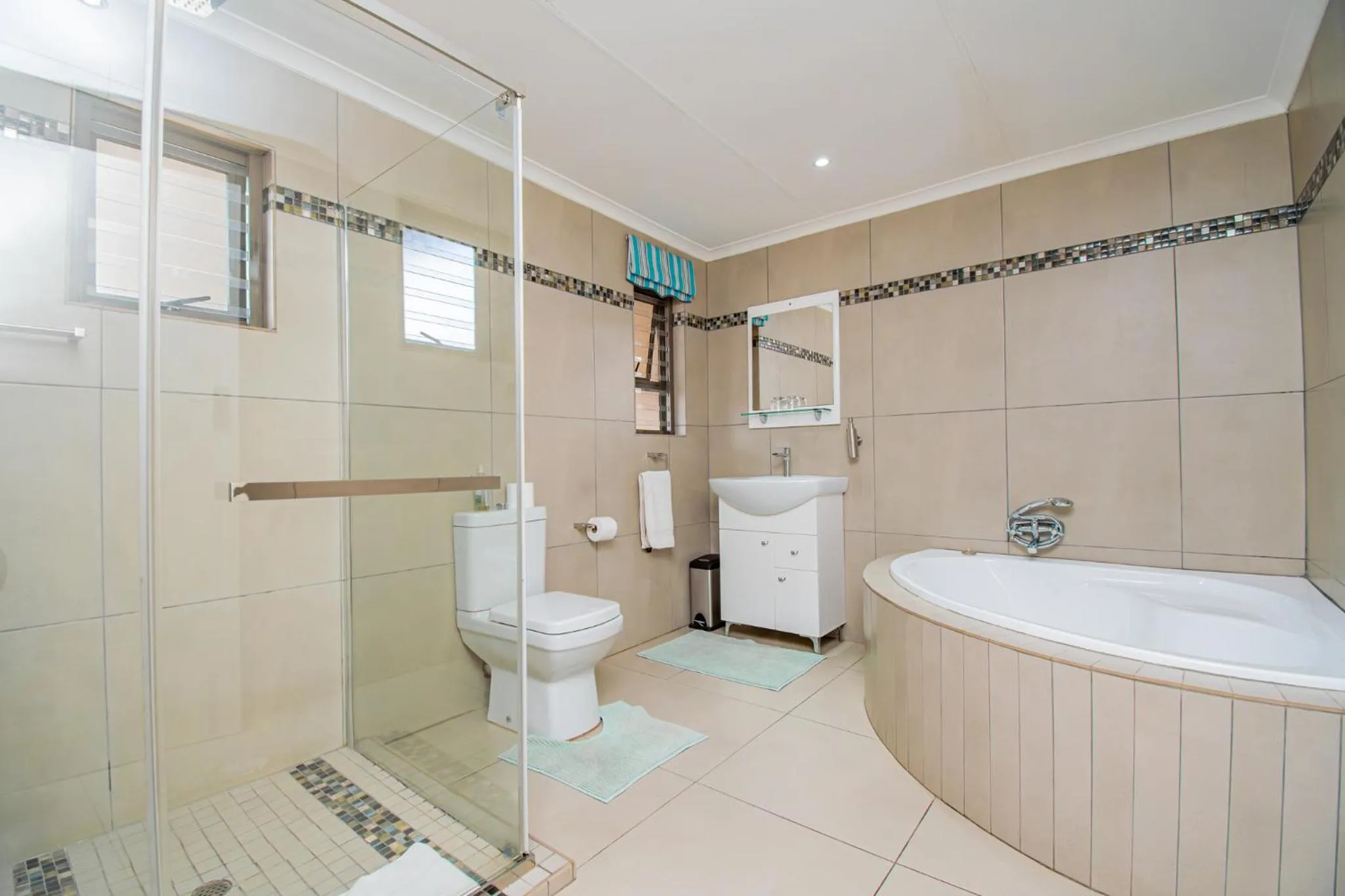 Shower in Glen Maine Guest House