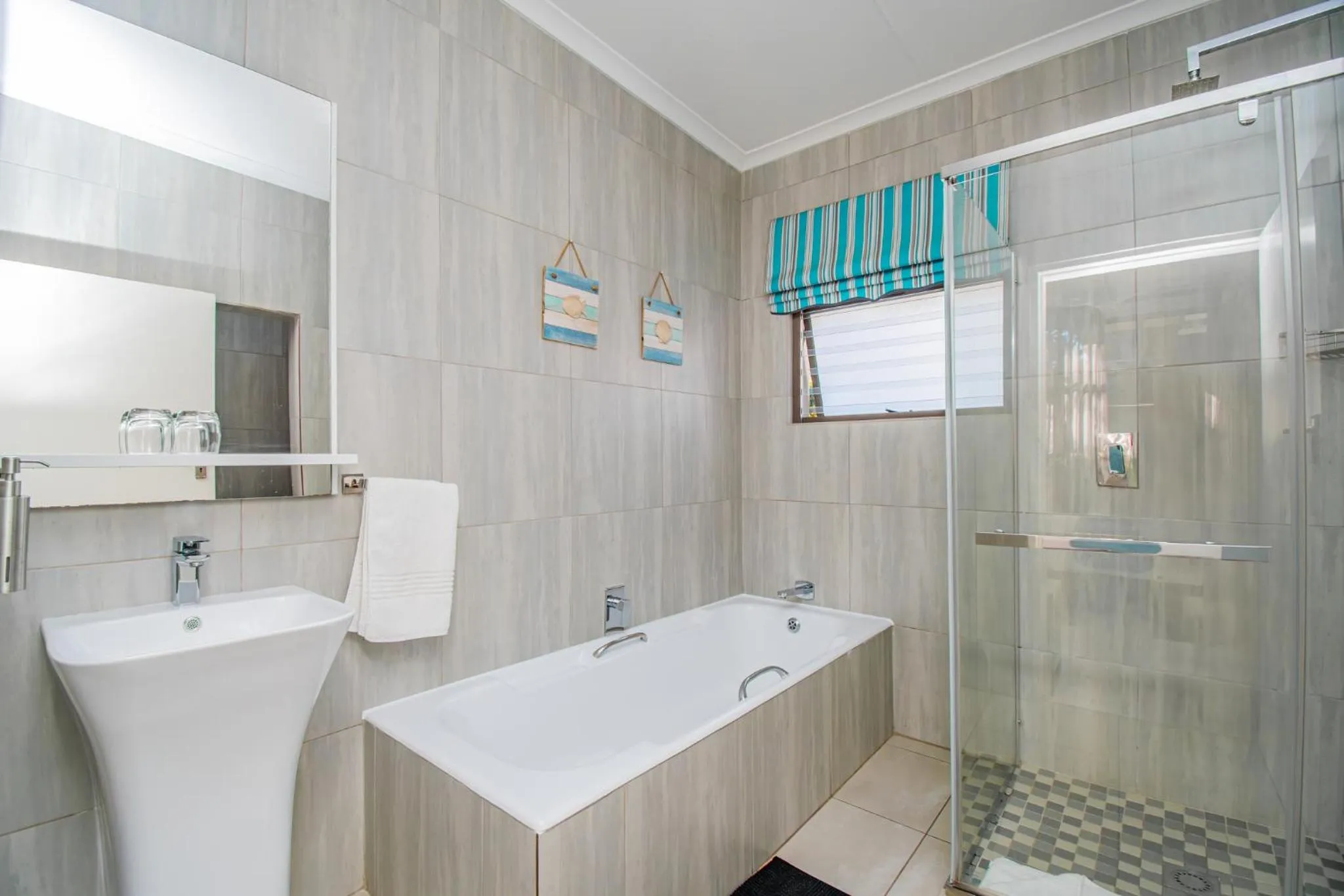 Shower in Glen Maine Guest House